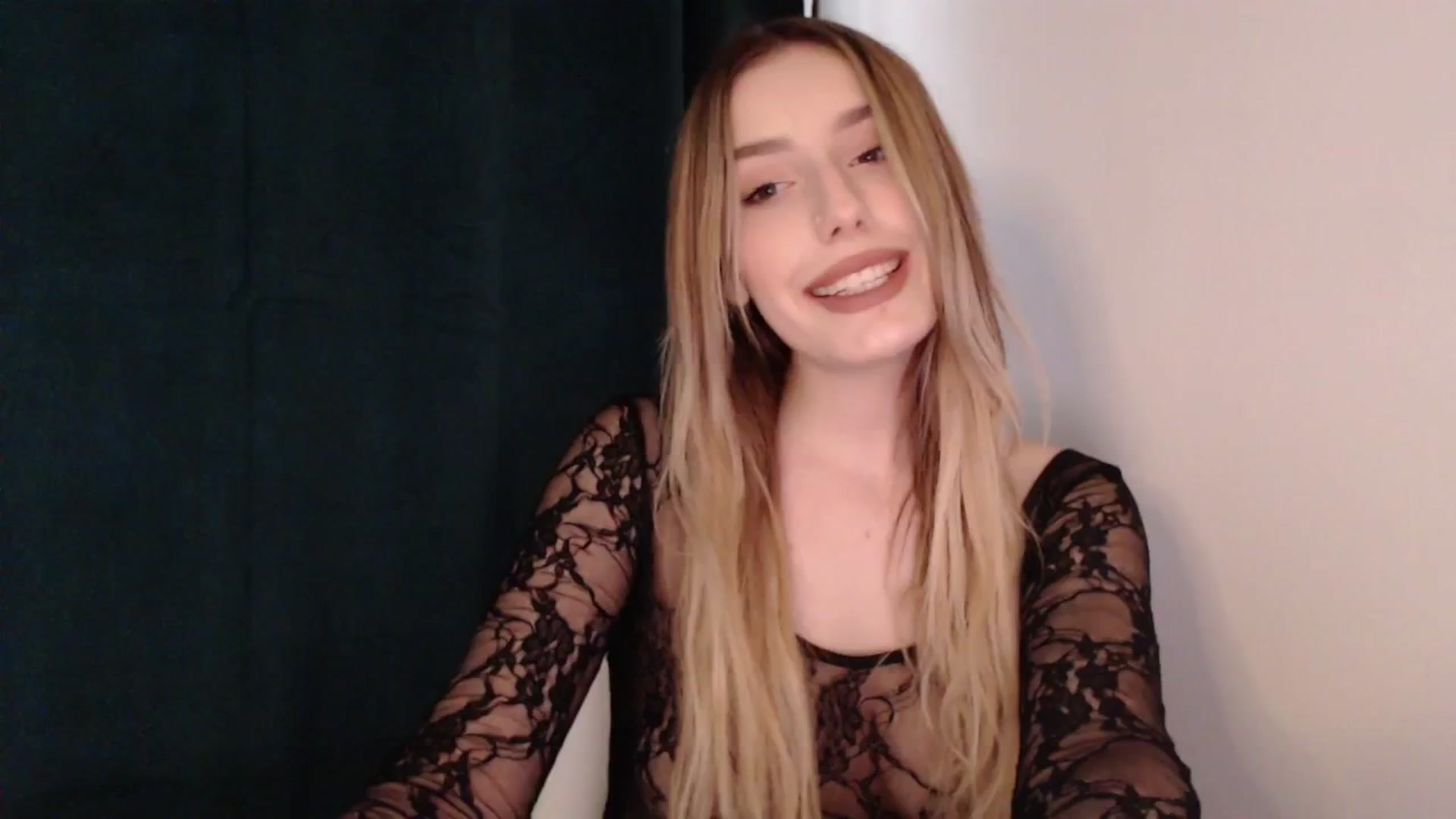 Gallery image thumbnail from Elenaxkiss's myfreecams stream on, 06/23/2025, 14:24 image 1 of 20