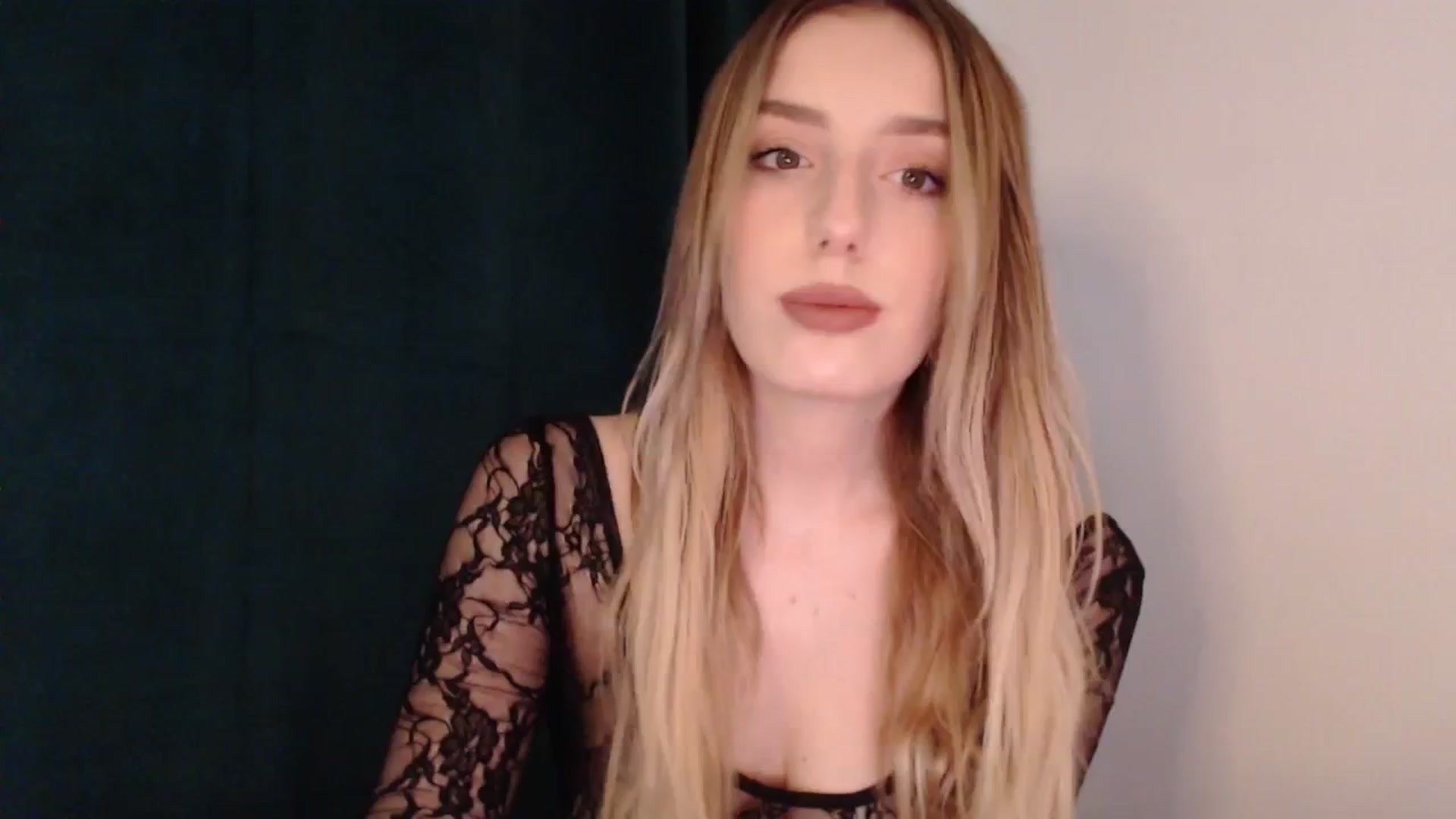 Gallery image thumbnail from Elenaxkiss's myfreecams stream on, 06/23/2025, 14:24 image 12 of 20
