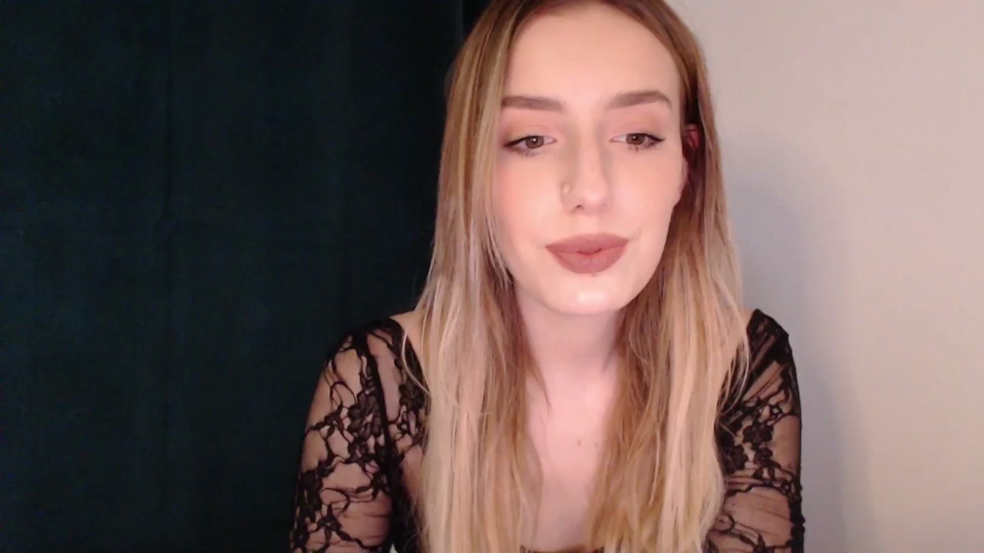 Gallery image thumbnail from Elenaxkiss's myfreecams stream on, 06/23/2025, 14:24 image 15 of 20
