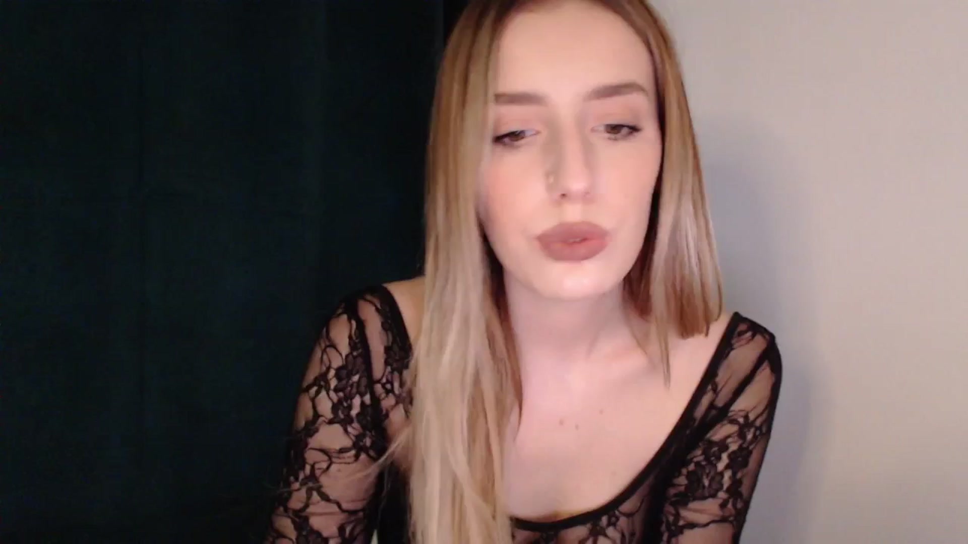 Gallery image thumbnail from Elenaxkiss's myfreecams stream on, 06/23/2025, 15:58 image 10 of 20