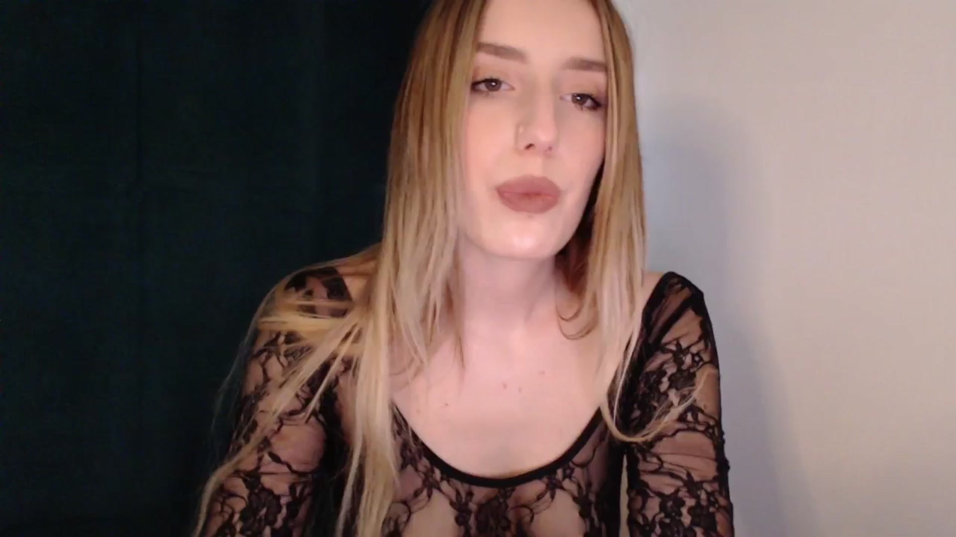 Gallery image thumbnail from Elenaxkiss's myfreecams stream on, 06/23/2025, 15:58 image 6 of 20