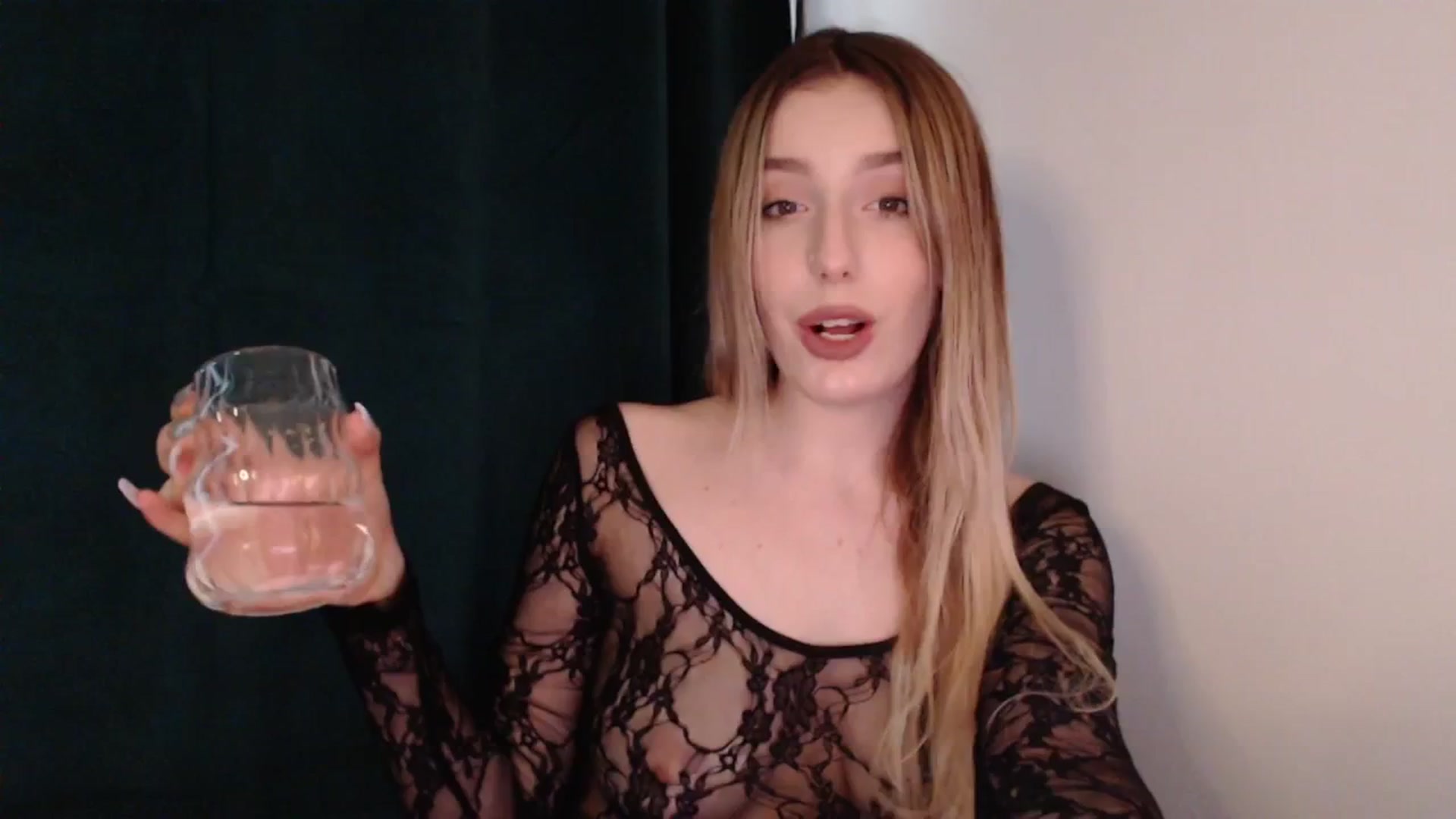 Gallery image thumbnail from Elenaxkiss's myfreecams stream on, 06/23/2025, 15:58 image 16 of 20