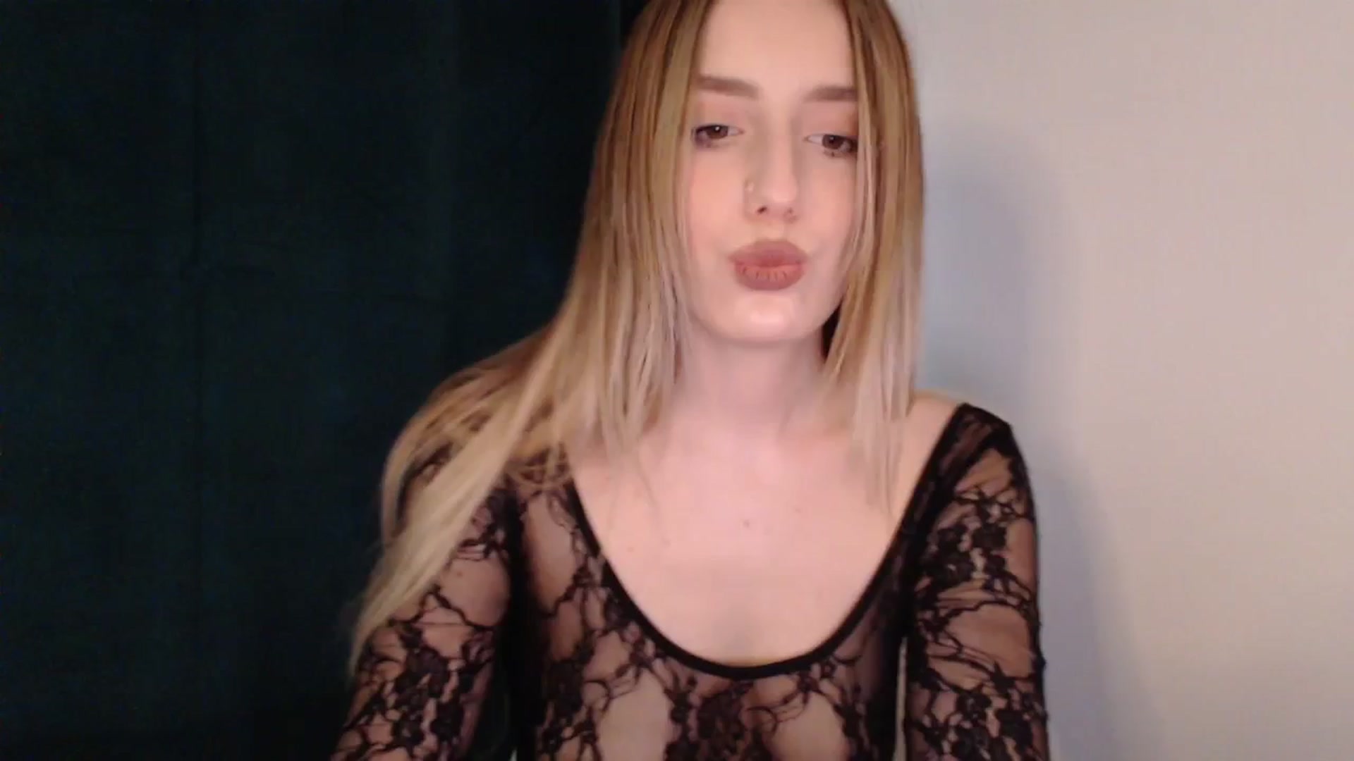 Gallery image thumbnail from Elenaxkiss's myfreecams stream on, 06/23/2025, 15:58 image 5 of 20