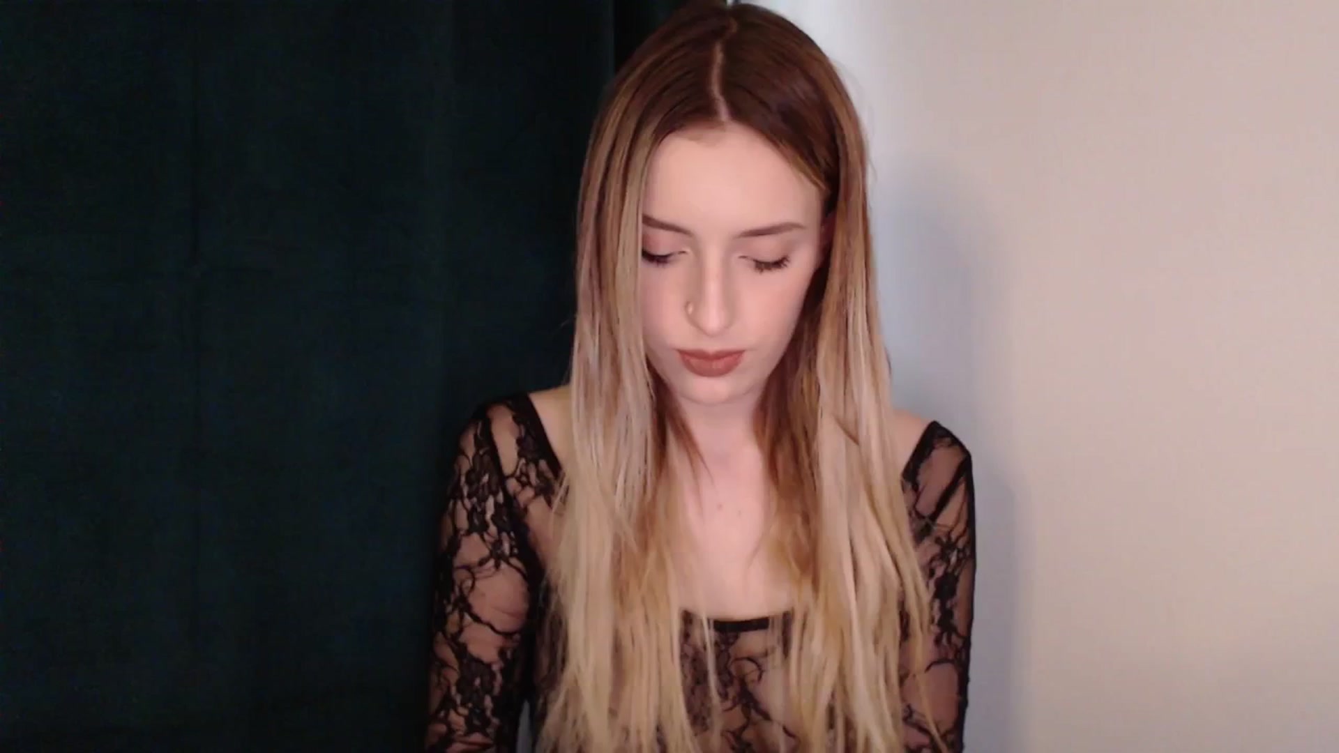 Gallery image thumbnail from Elenaxkiss's myfreecams stream on, 06/23/2025, 15:58 image 1 of 20