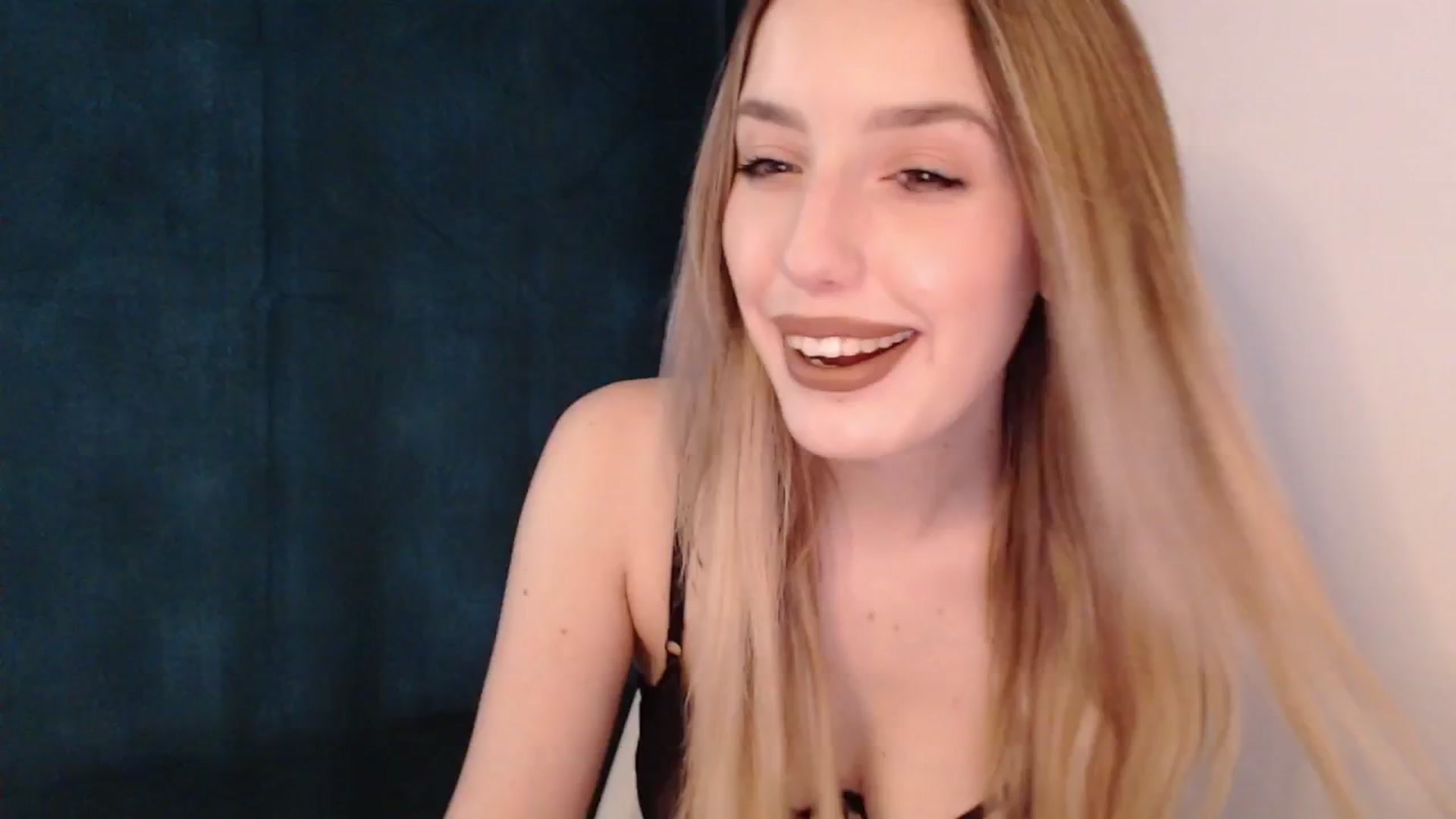 Gallery image thumbnail from Elenaxkiss's myfreecams stream on, 06/26/2025, 11:37 image 4 of 20