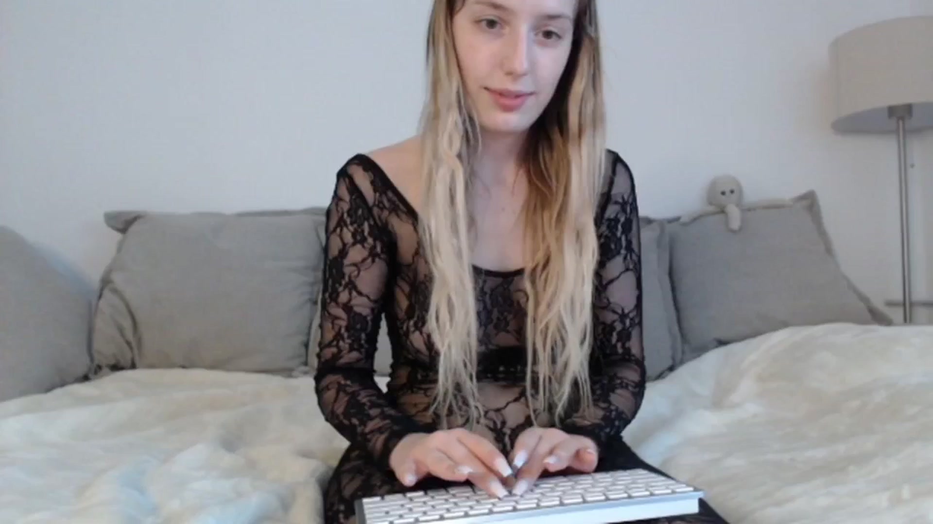 Gallery image thumbnail from Elenaxkiss's myfreecams stream on, 06/29/2025, 11:44 image 10 of 20
