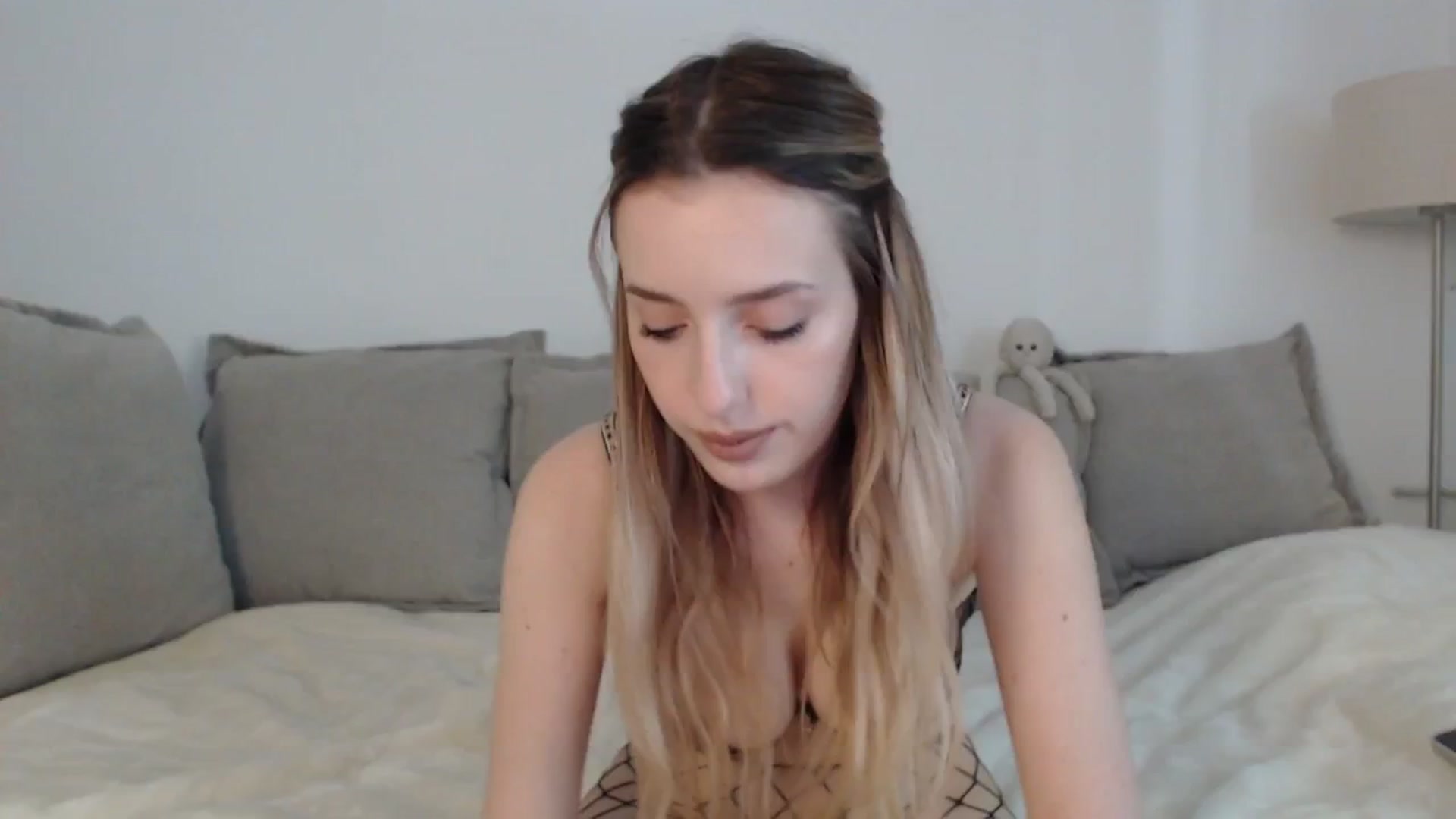 Gallery image thumbnail from Elenaxkiss's myfreecams stream on, 07/02/2025, 11:39 image 9 of 20