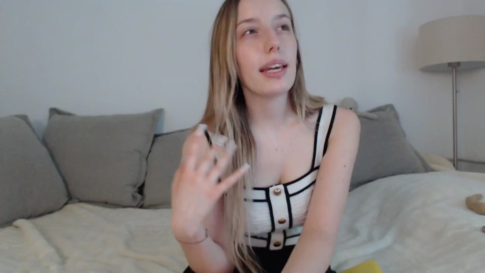 Gallery image thumbnail from Elenaxkiss's myfreecams stream on, 07/04/2025, 08:44 image 9 of 20