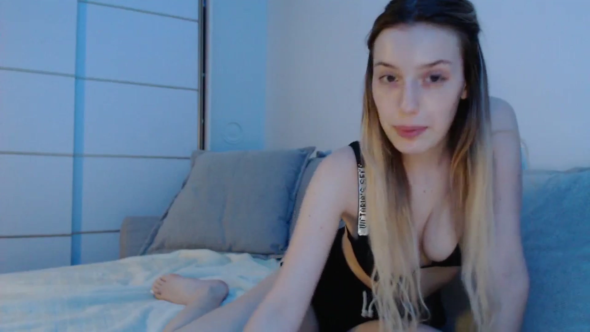 Gallery image thumbnail from Elenaxkiss's myfreecams stream on, 07/04/2025, 18:38 image 13 of 20