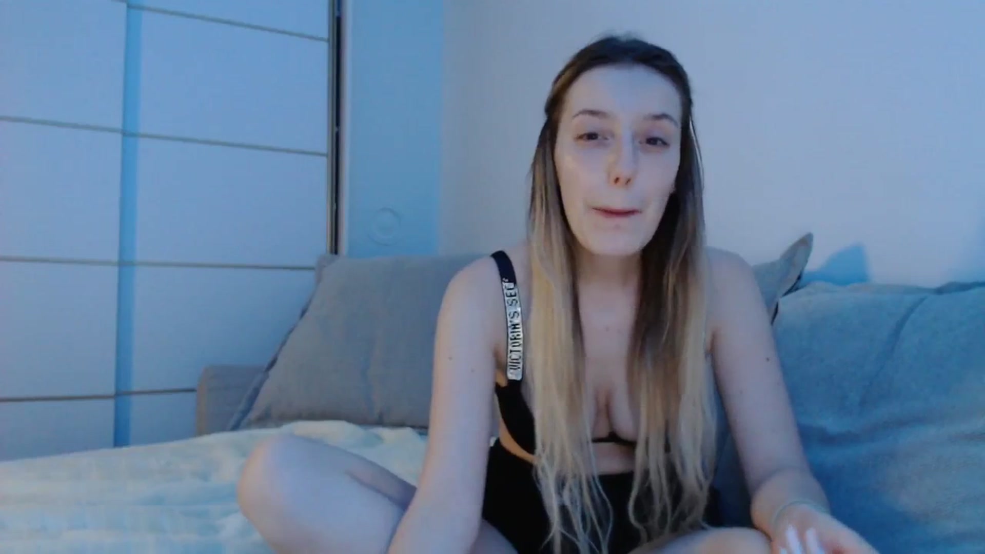 Gallery image thumbnail from Elenaxkiss's myfreecams stream on, 07/04/2025, 18:38 image 10 of 20