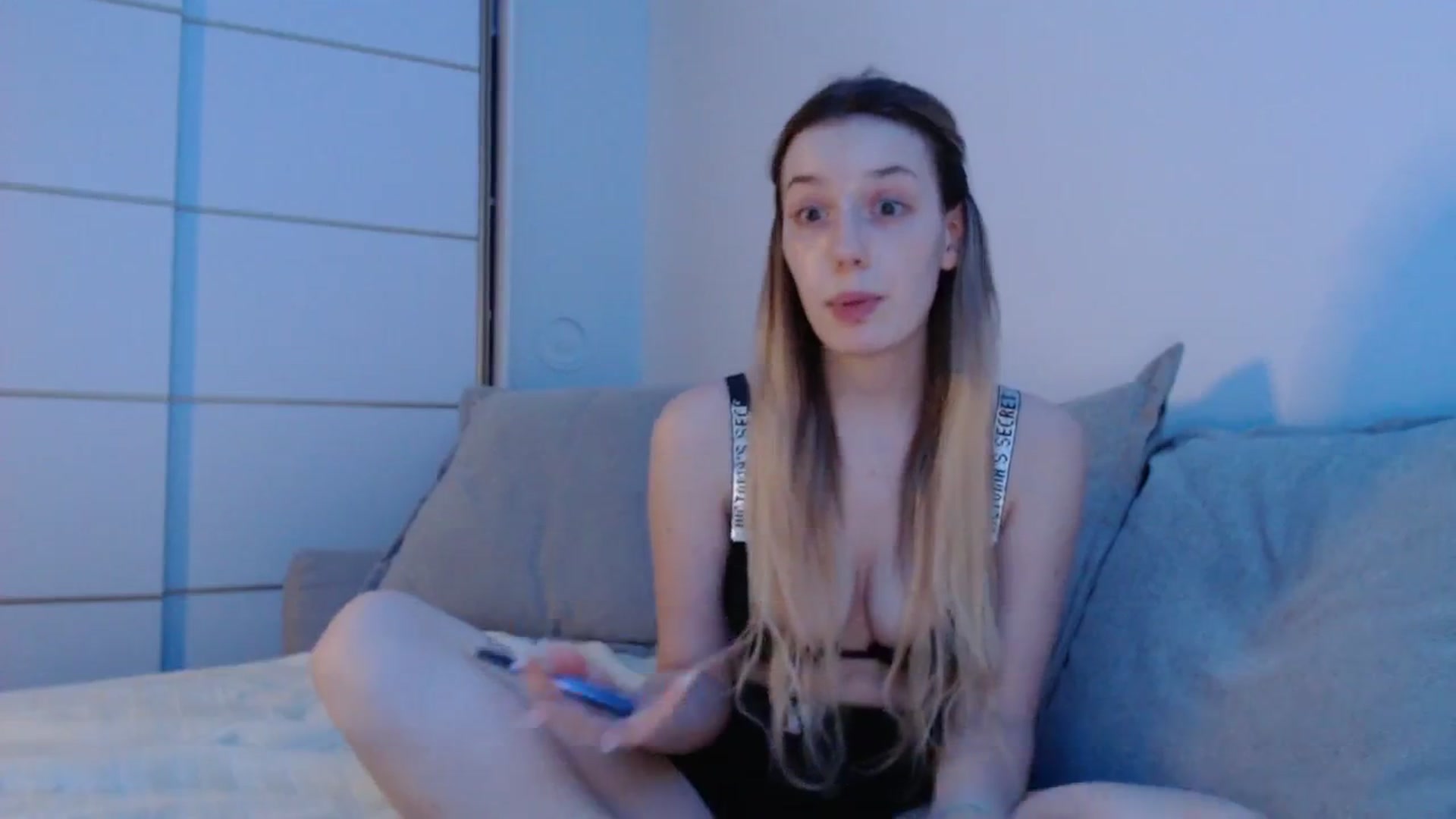 Gallery image thumbnail from Elenaxkiss's myfreecams stream on, 07/04/2025, 18:38 image 2 of 20
