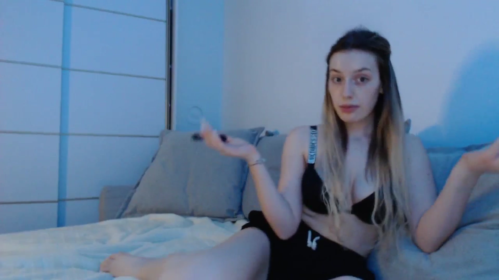 Gallery image thumbnail from Elenaxkiss's myfreecams stream on, 07/04/2025, 18:38 image 7 of 20