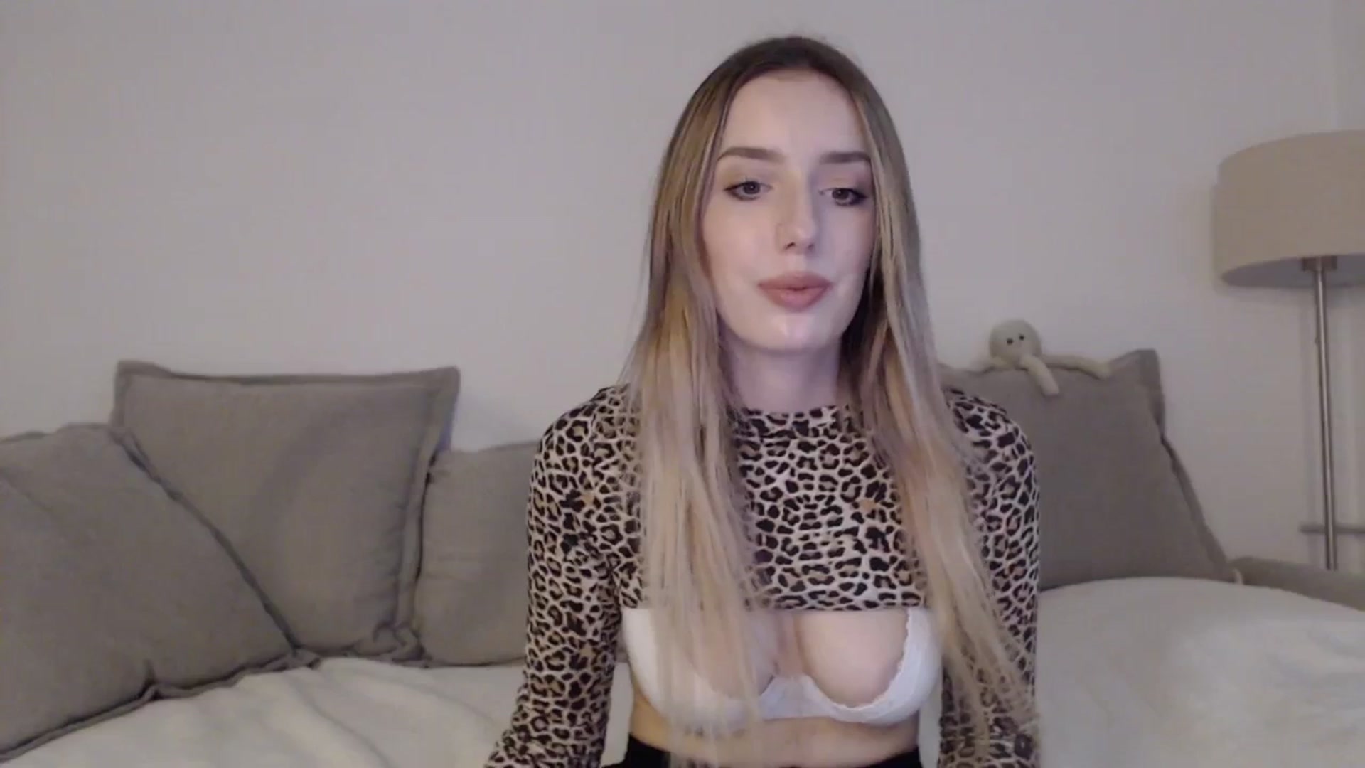Gallery image thumbnail from Elenaxkiss's myfreecams stream on, 07/07/2025, 09:44 image 16 of 20