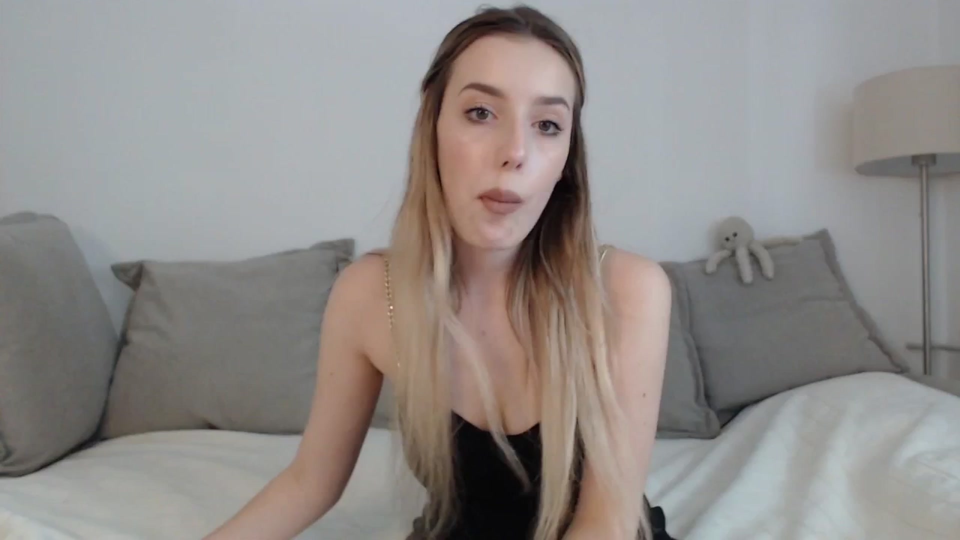 Gallery image thumbnail from Elenaxkiss's myfreecams stream on, 07/08/2025, 12:06 image 8 of 20