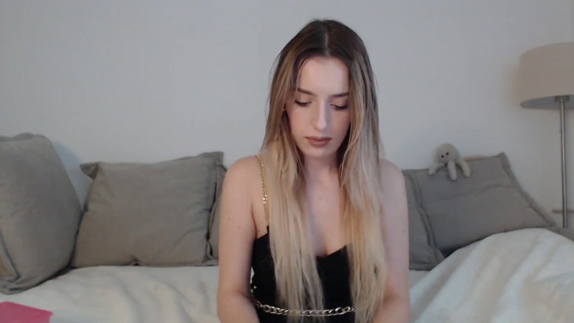 Gallery image thumbnail from Elenaxkiss's myfreecams stream on, 07/08/2025, 12:06 image 19 of 20