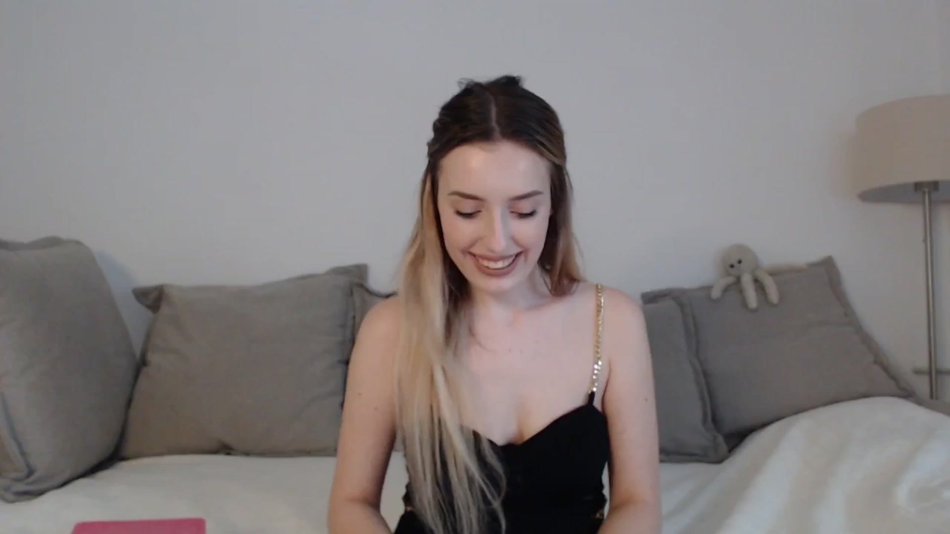 Gallery image thumbnail from Elenaxkiss's myfreecams stream on, 07/08/2025, 12:06 image 15 of 20
