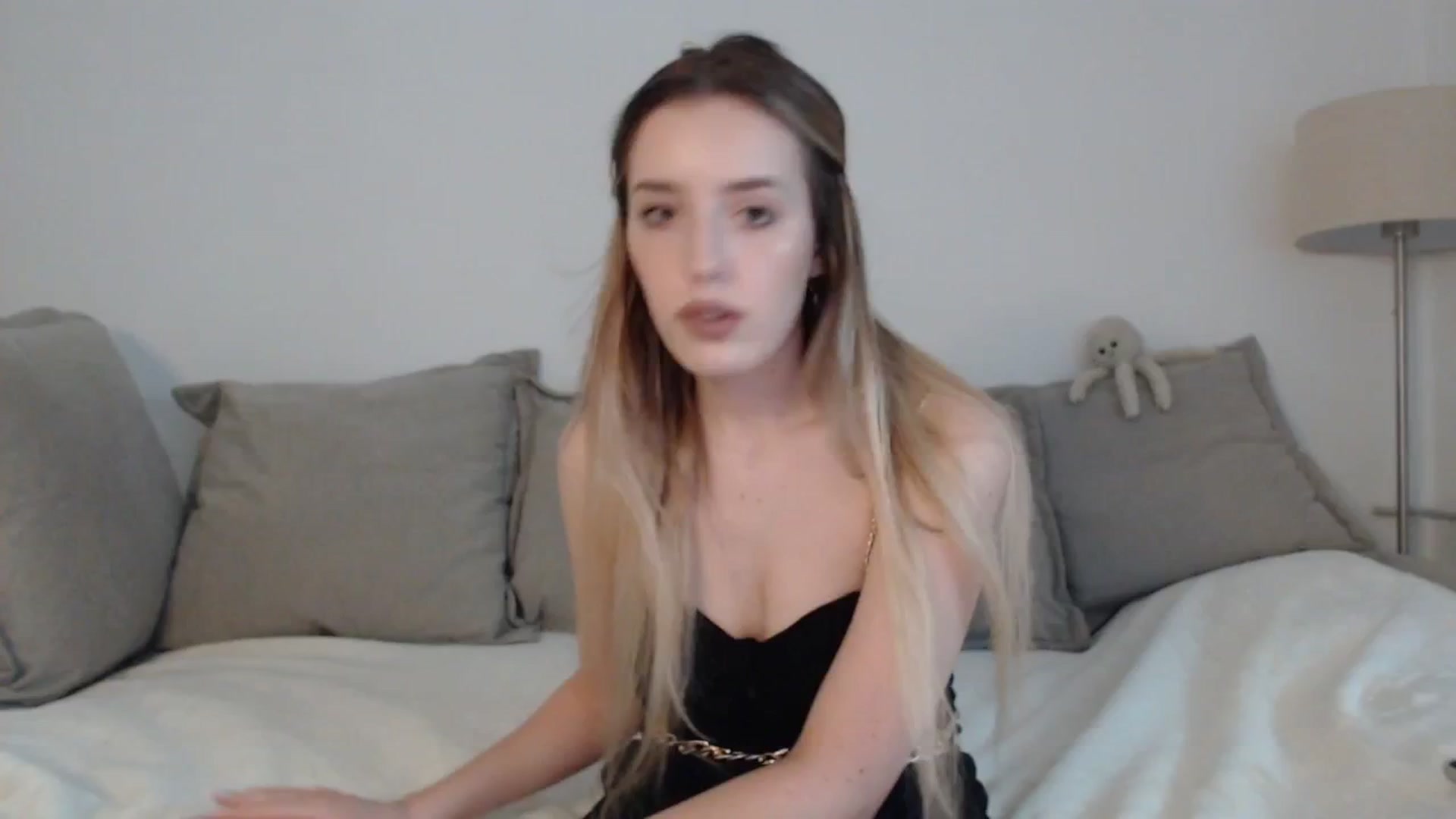 Gallery image thumbnail from Elenaxkiss's myfreecams stream on, 07/08/2025, 12:06 image 10 of 20