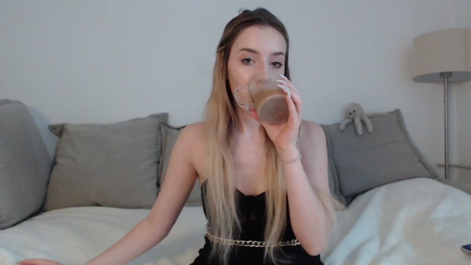 Gallery image thumbnail from Elenaxkiss's myfreecams stream on, 07/08/2025, 12:06 image 9 of 20