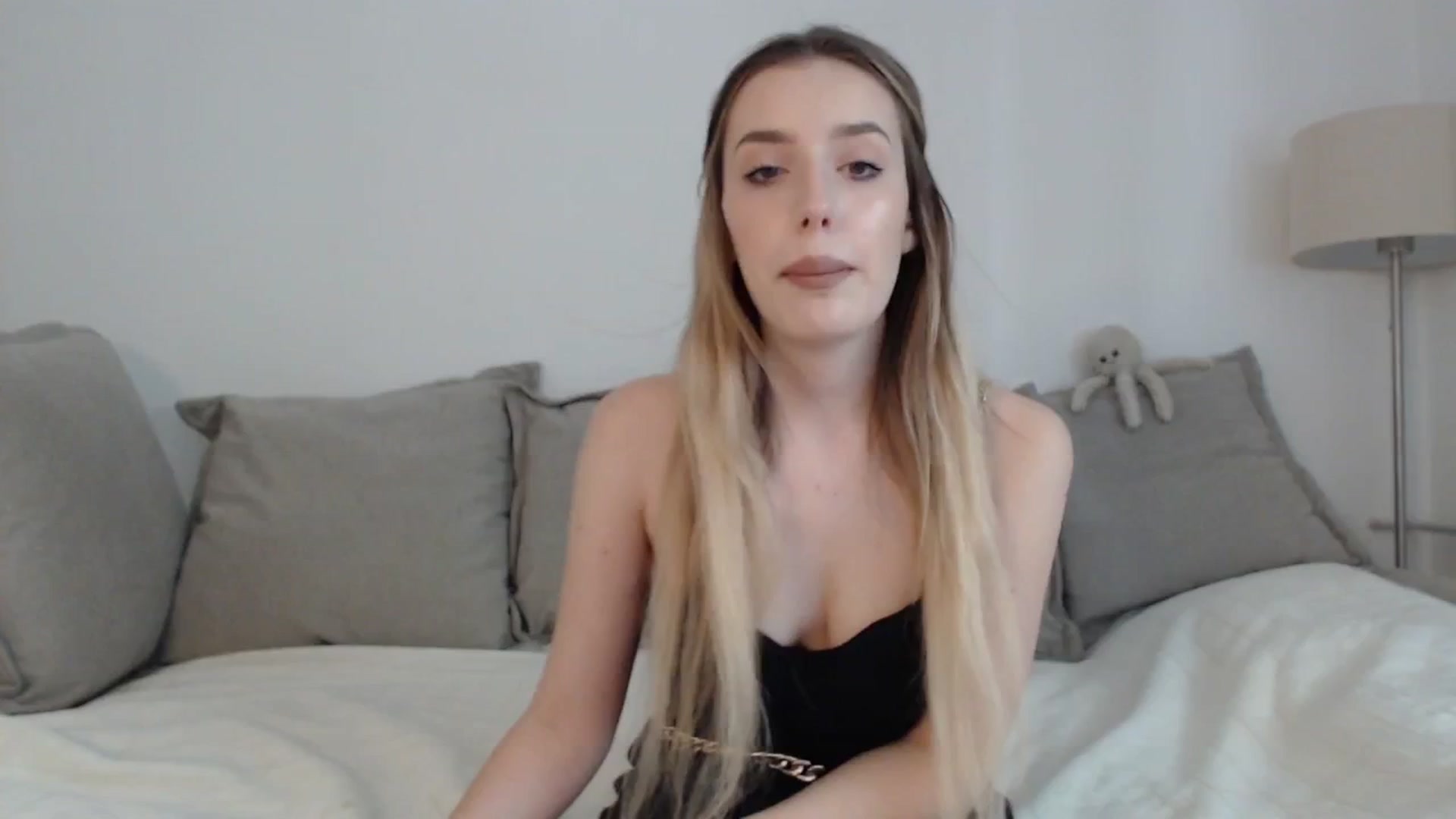 Gallery image thumbnail from Elenaxkiss's myfreecams stream on, 07/08/2025, 12:06 image 5 of 20