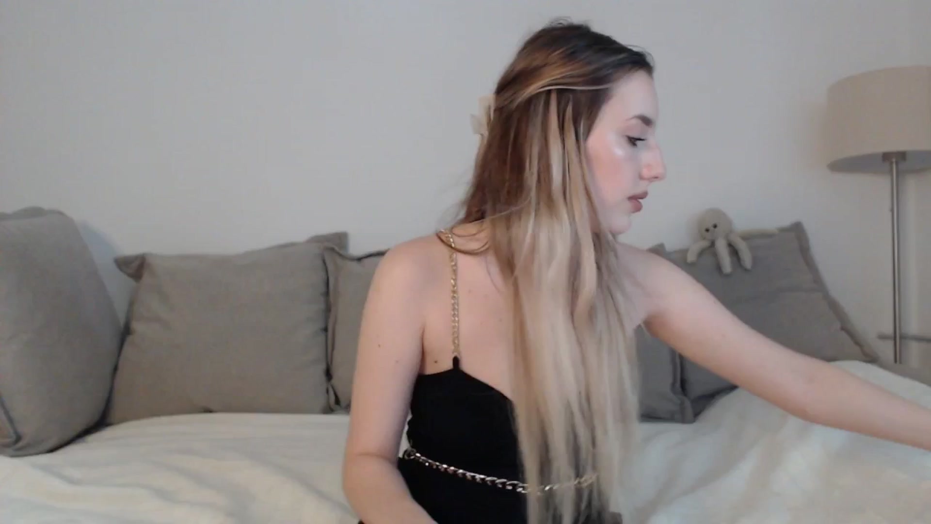 Gallery image thumbnail from Elenaxkiss's myfreecams stream on, 07/08/2025, 12:06 image 4 of 20