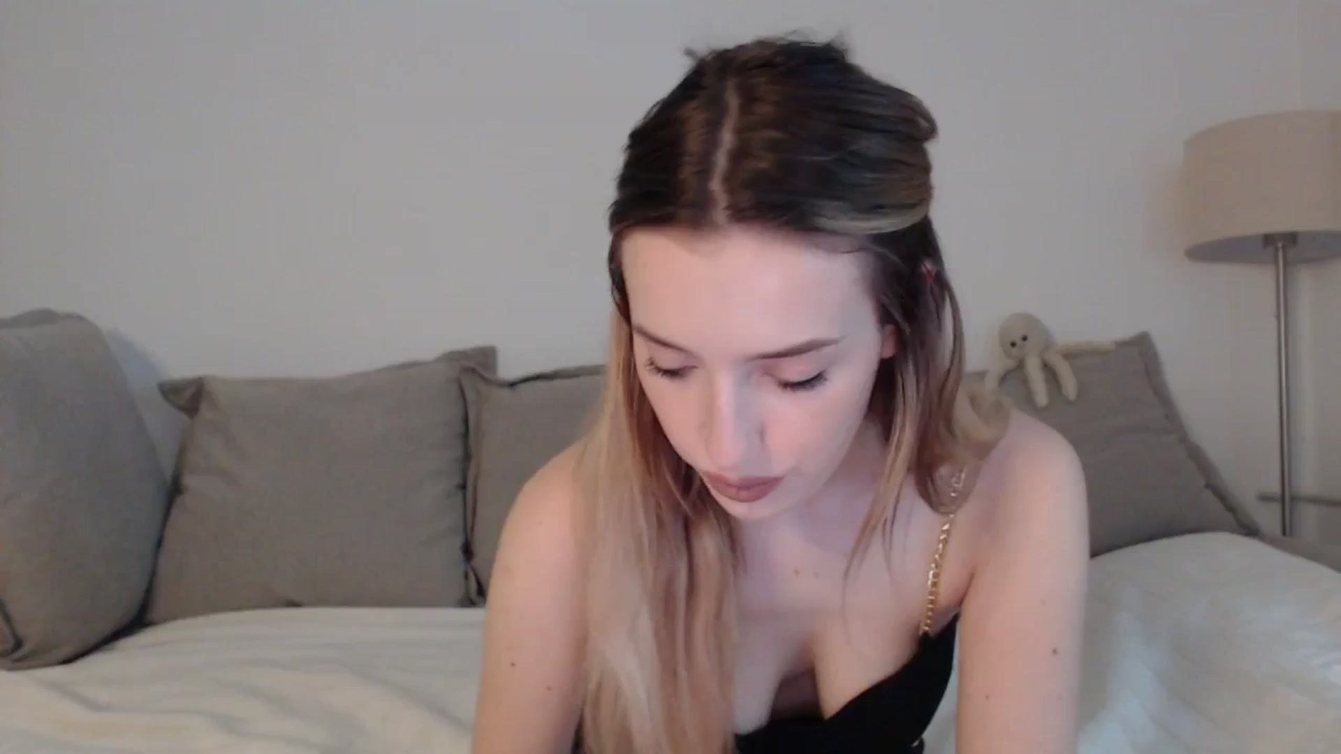 Gallery image thumbnail from Elenaxkiss's myfreecams stream on, 07/08/2025, 12:06 image 3 of 20