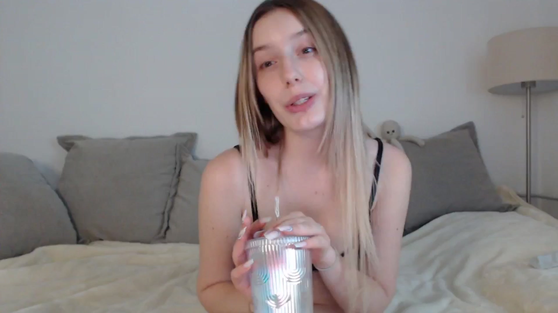 Gallery image thumbnail from Elenaxkiss's myfreecams stream on, 07/10/2025, 11:45 image 19 of 20