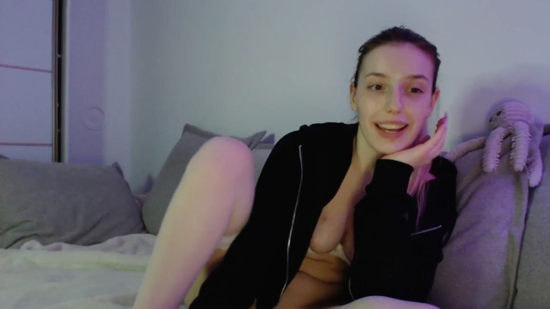 Gallery image thumbnail from Elenaxkiss's myfreecams stream on, 07/18/2025, 24:53 image 17 of 20