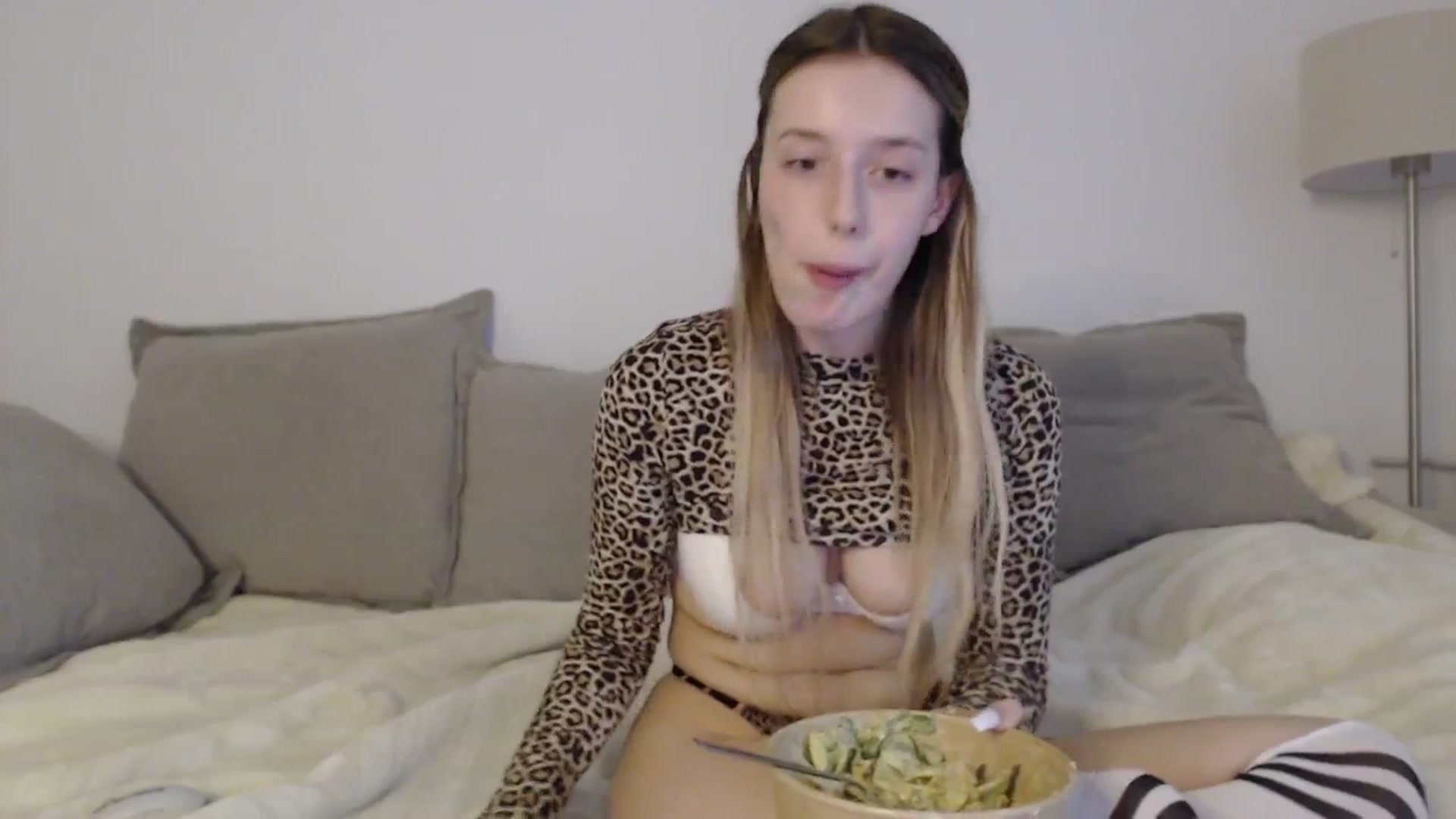 Gallery image thumbnail from Elenaxkiss's myfreecams stream on, 07/26/2025, 14:25 image 15 of 20