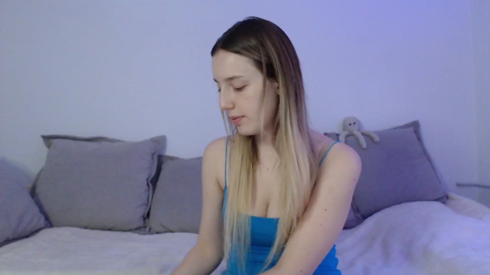 Gallery image thumbnail from Elenaxkiss's myfreecams stream on, 08/03/2025, 10:41 image 9 of 20