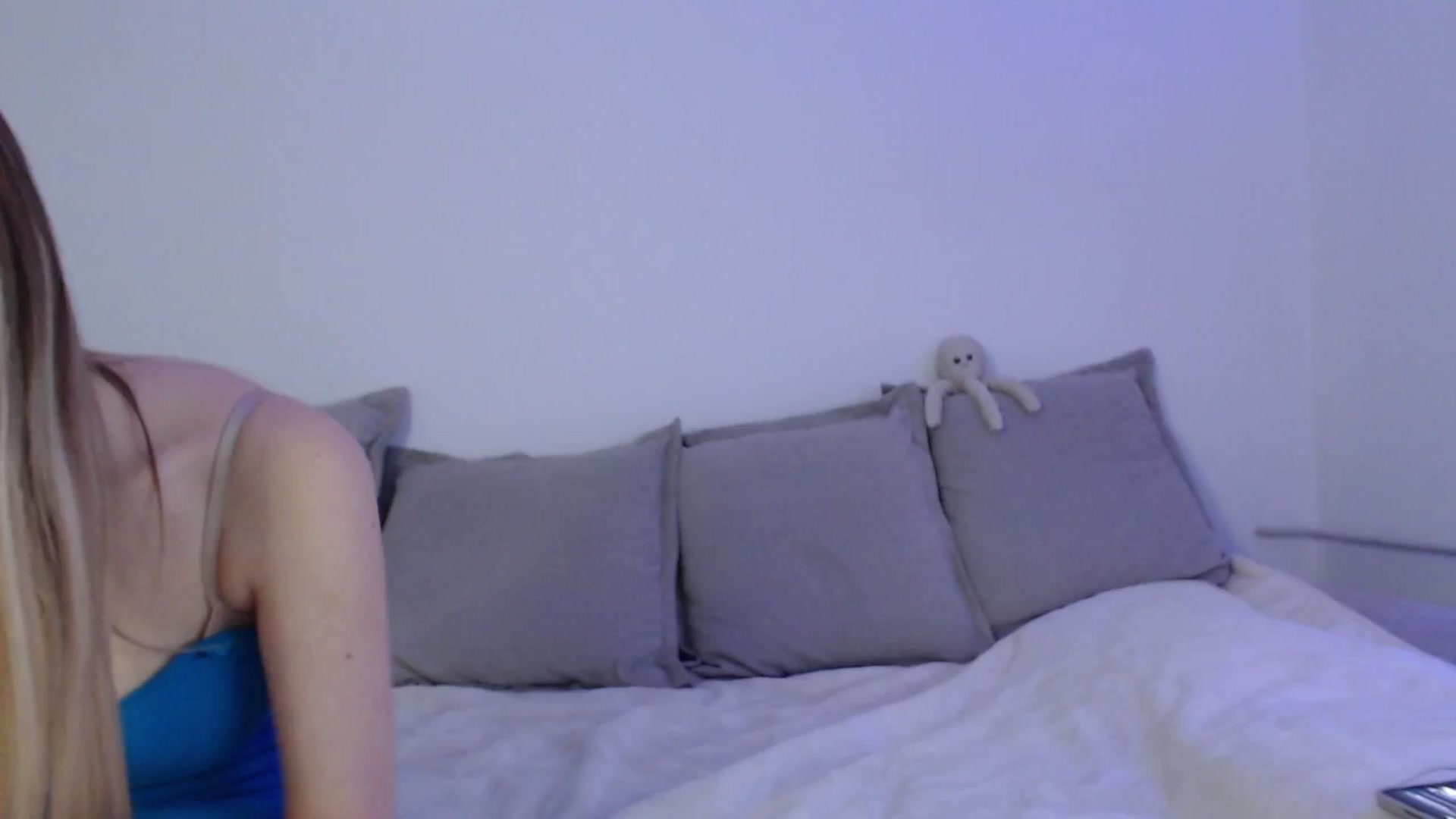 Gallery image thumbnail from Elenaxkiss's myfreecams stream on, 08/03/2025, 11:30 image 13 of 20