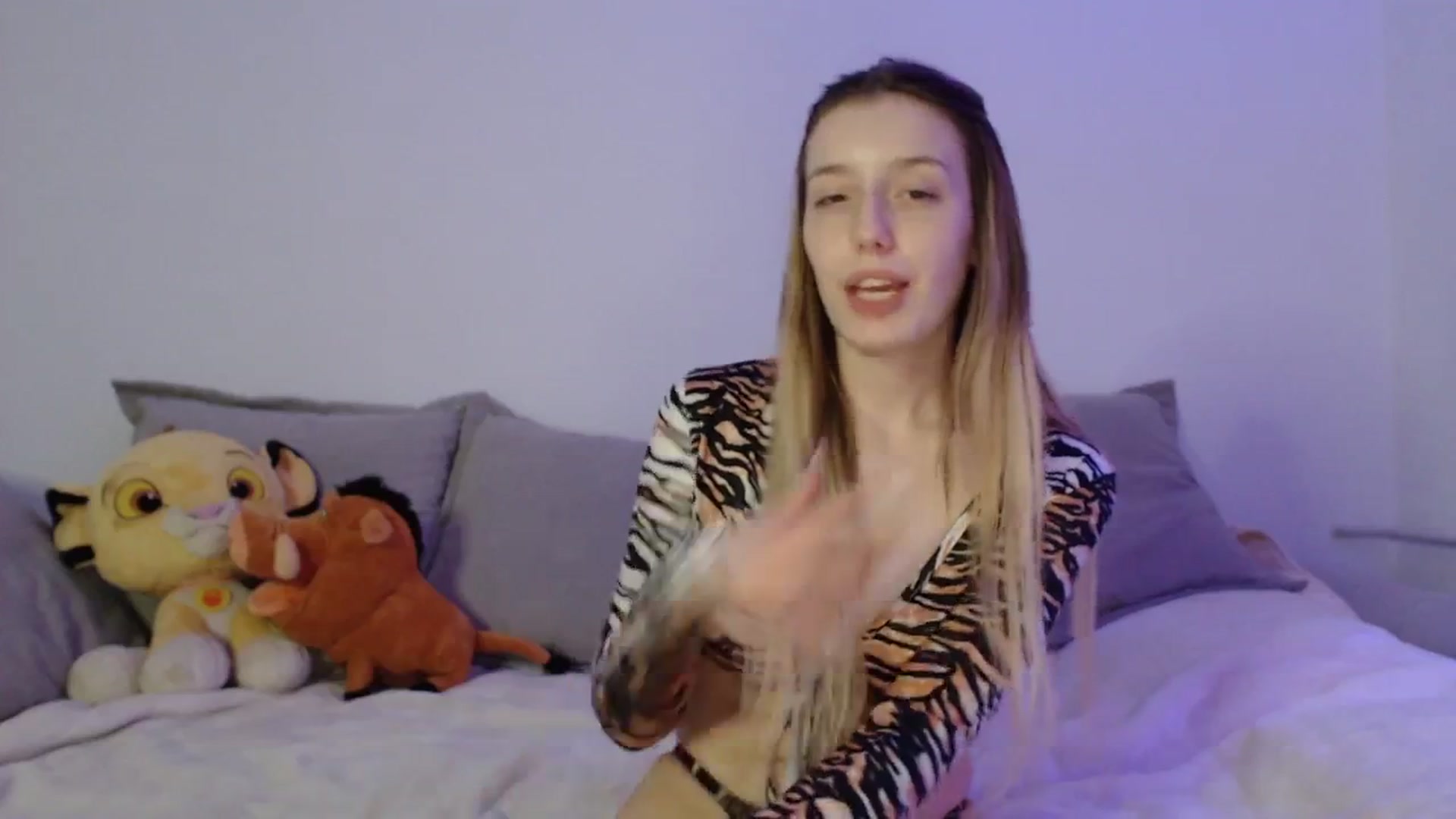 Gallery image thumbnail from Elenaxkiss's myfreecams stream on, 08/03/2025, 18:49 image 16 of 20