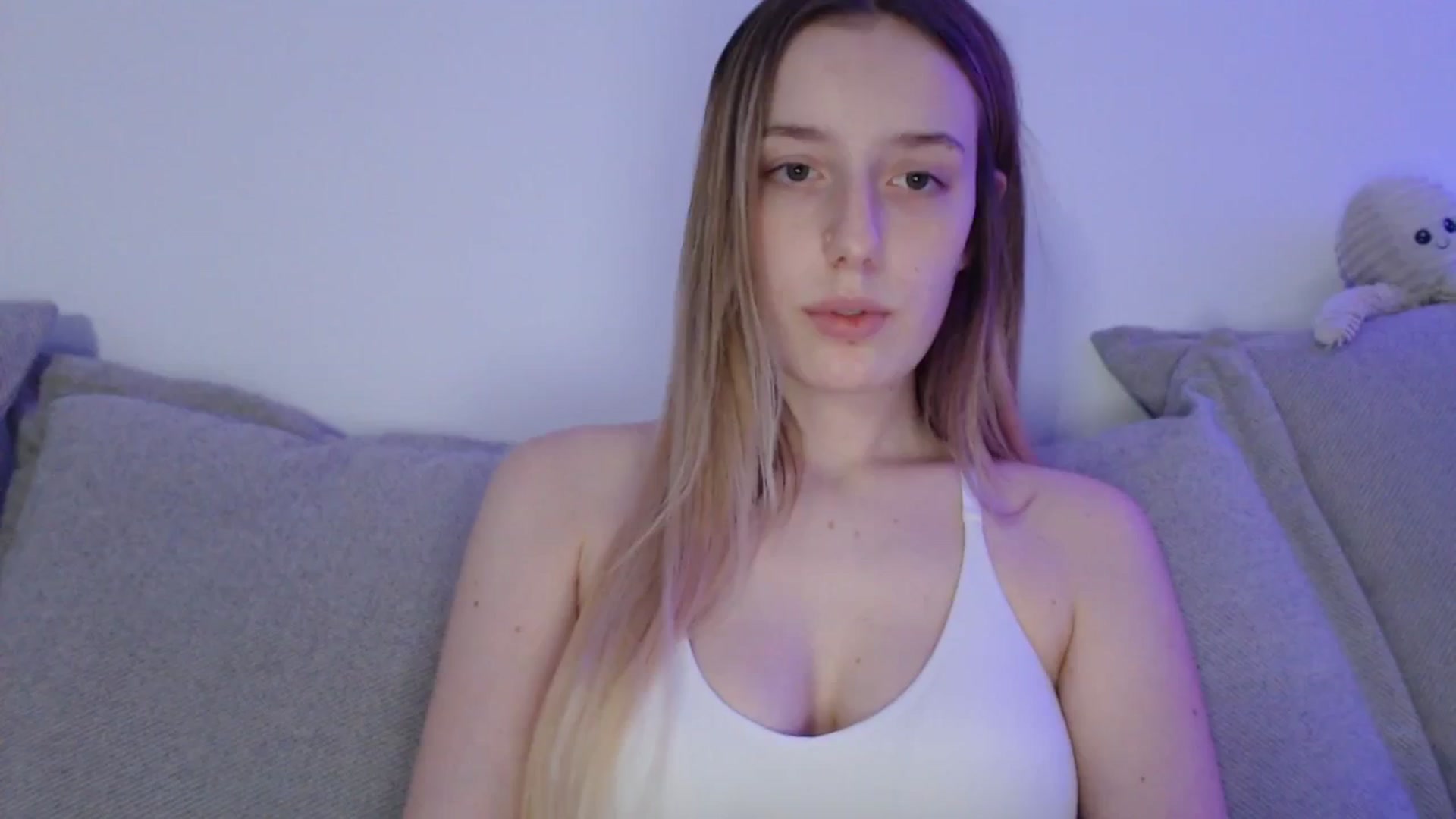 Gallery image thumbnail from Elenaxkiss's myfreecams stream on, 08/05/2025, 12:55 image 4 of 20