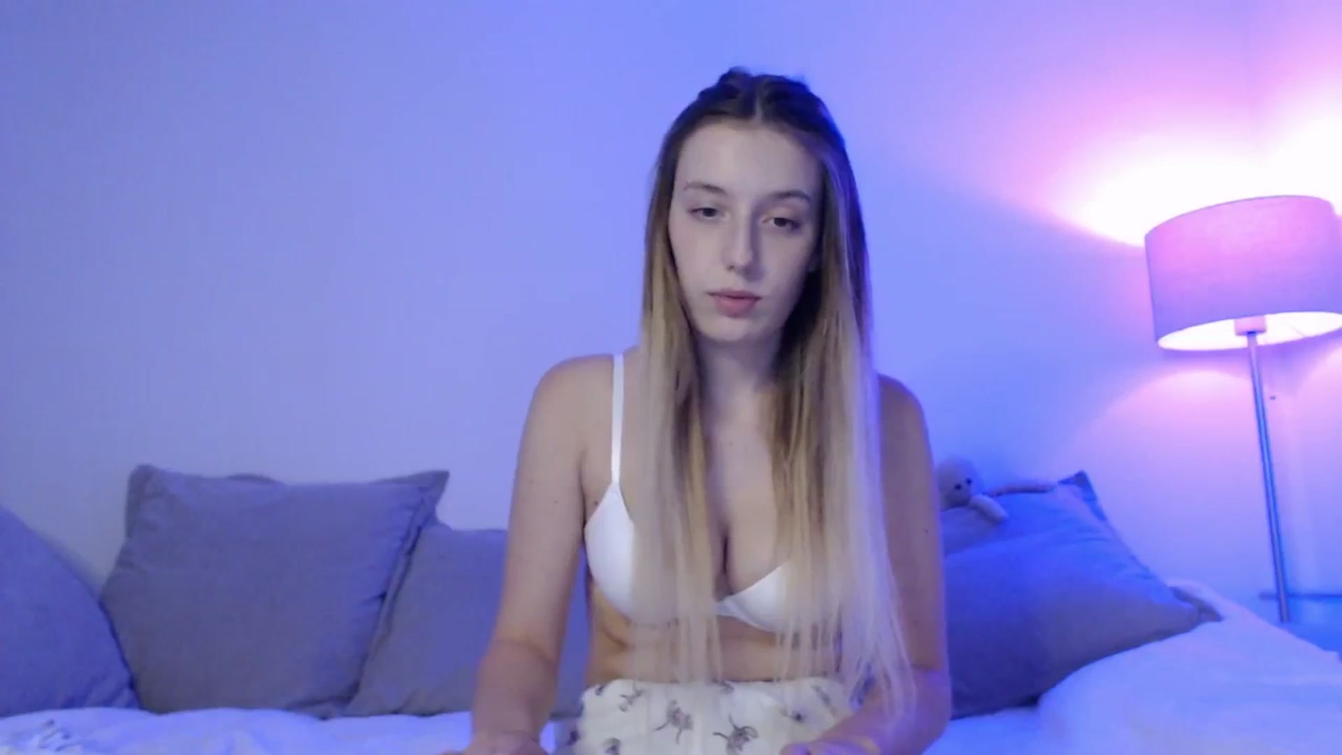 Gallery image thumbnail from Elenaxkiss's myfreecams stream on, 08/30/2025, 17:17 image 16 of 20