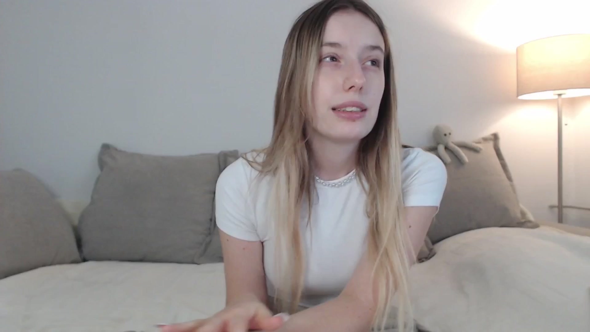 Gallery image thumbnail from Elenaxkiss's myfreecams stream on, 08/31/2025, 09:52 image 3 of 20