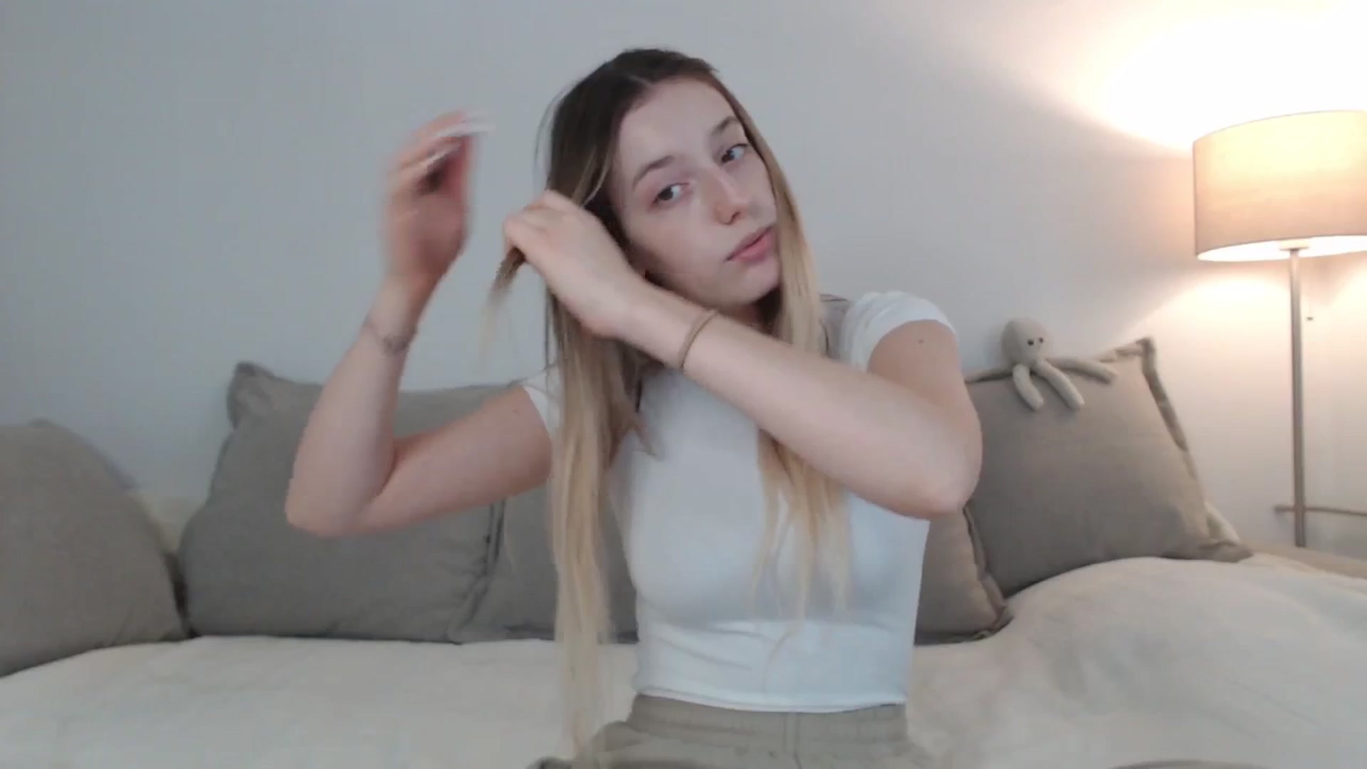 Gallery image thumbnail from Elenaxkiss's myfreecams stream on, 08/31/2025, 09:52 image 6 of 20