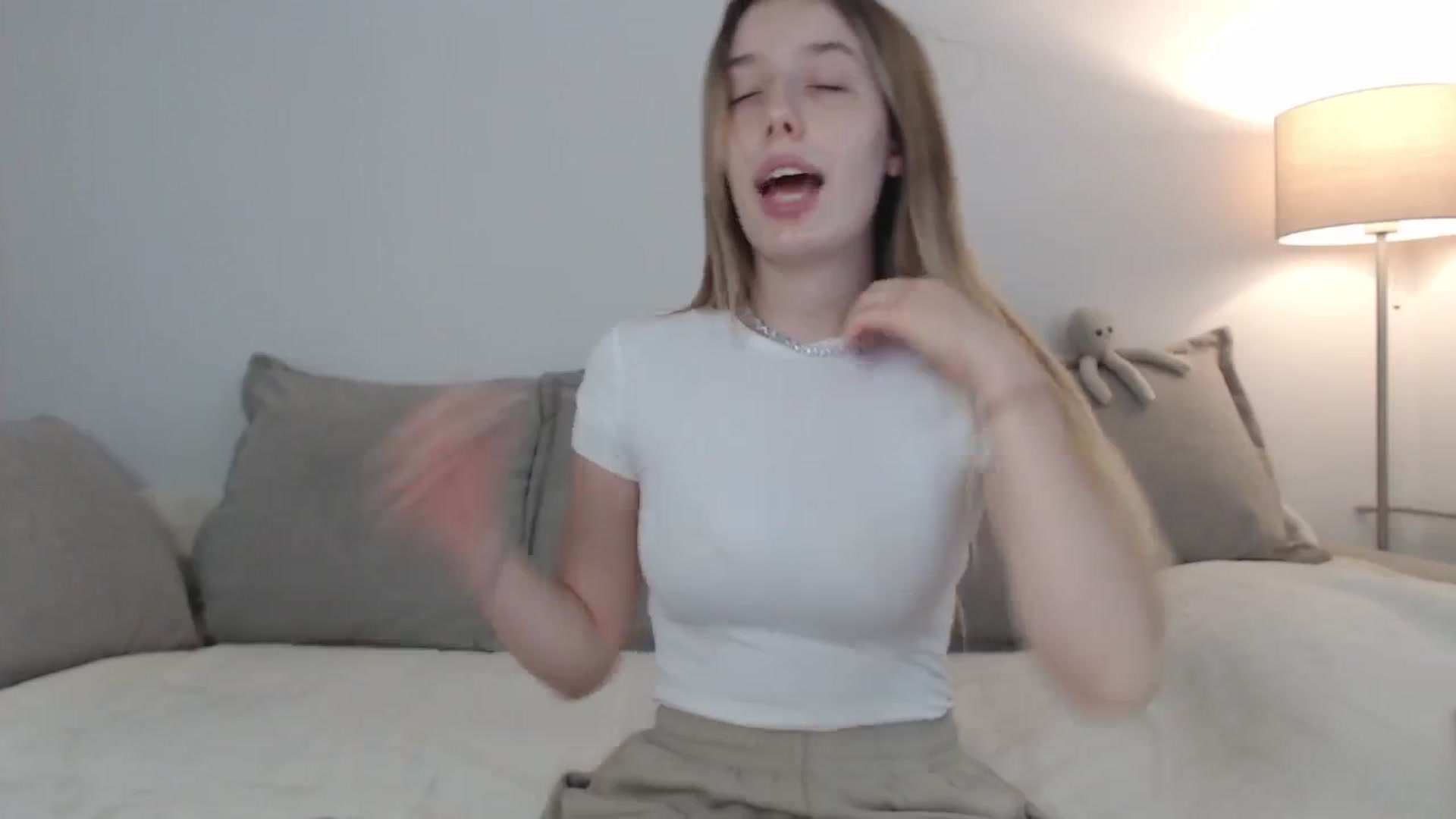 Gallery image thumbnail from Elenaxkiss's myfreecams stream on, 08/31/2025, 09:52 image 4 of 20