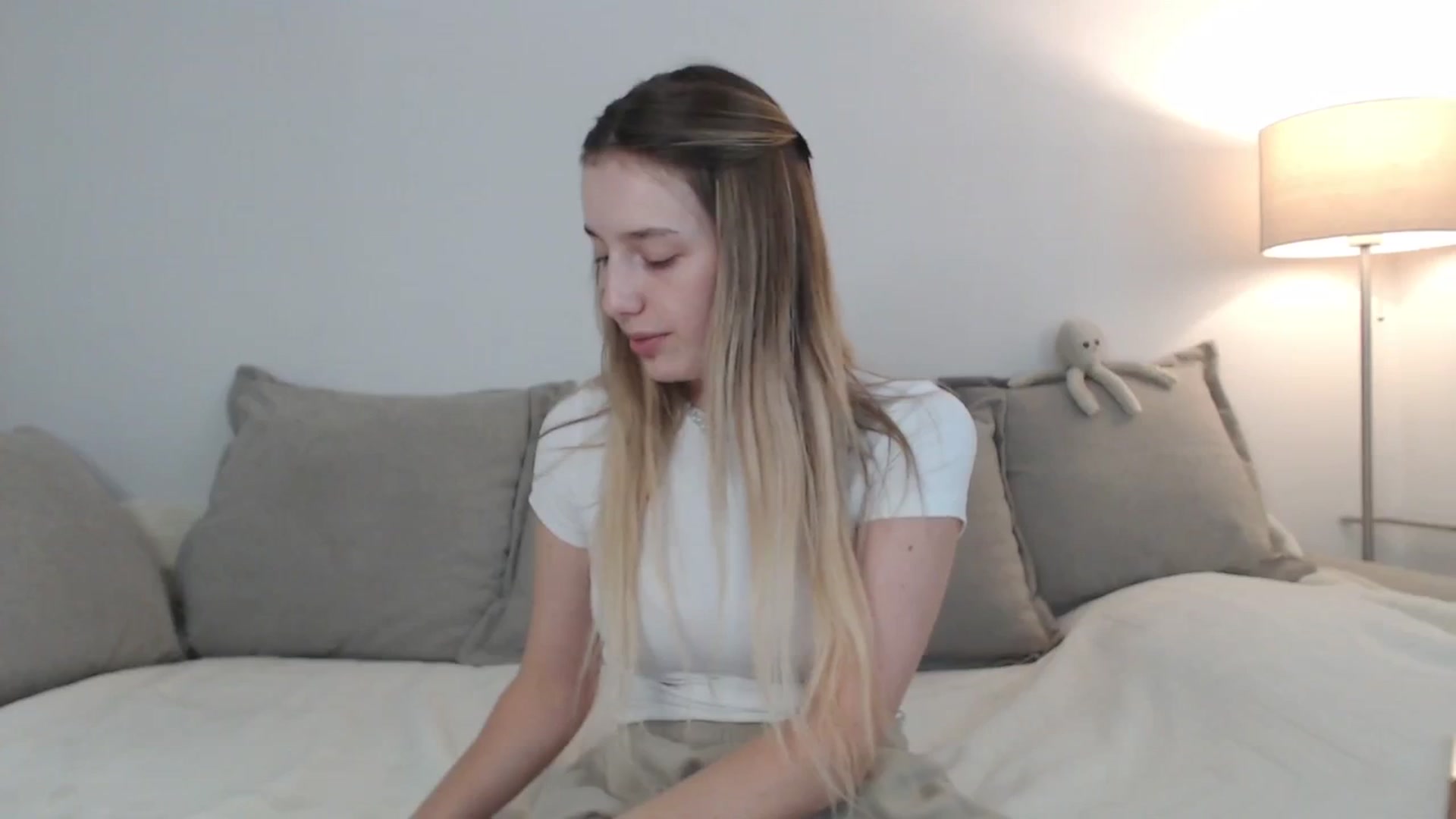 Gallery image thumbnail from Elenaxkiss's myfreecams stream on, 08/31/2025, 09:52 image 16 of 20