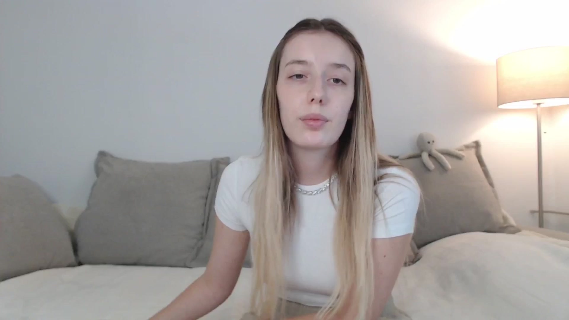 Gallery image thumbnail from Elenaxkiss's myfreecams stream on, 08/31/2025, 09:52 image 15 of 20