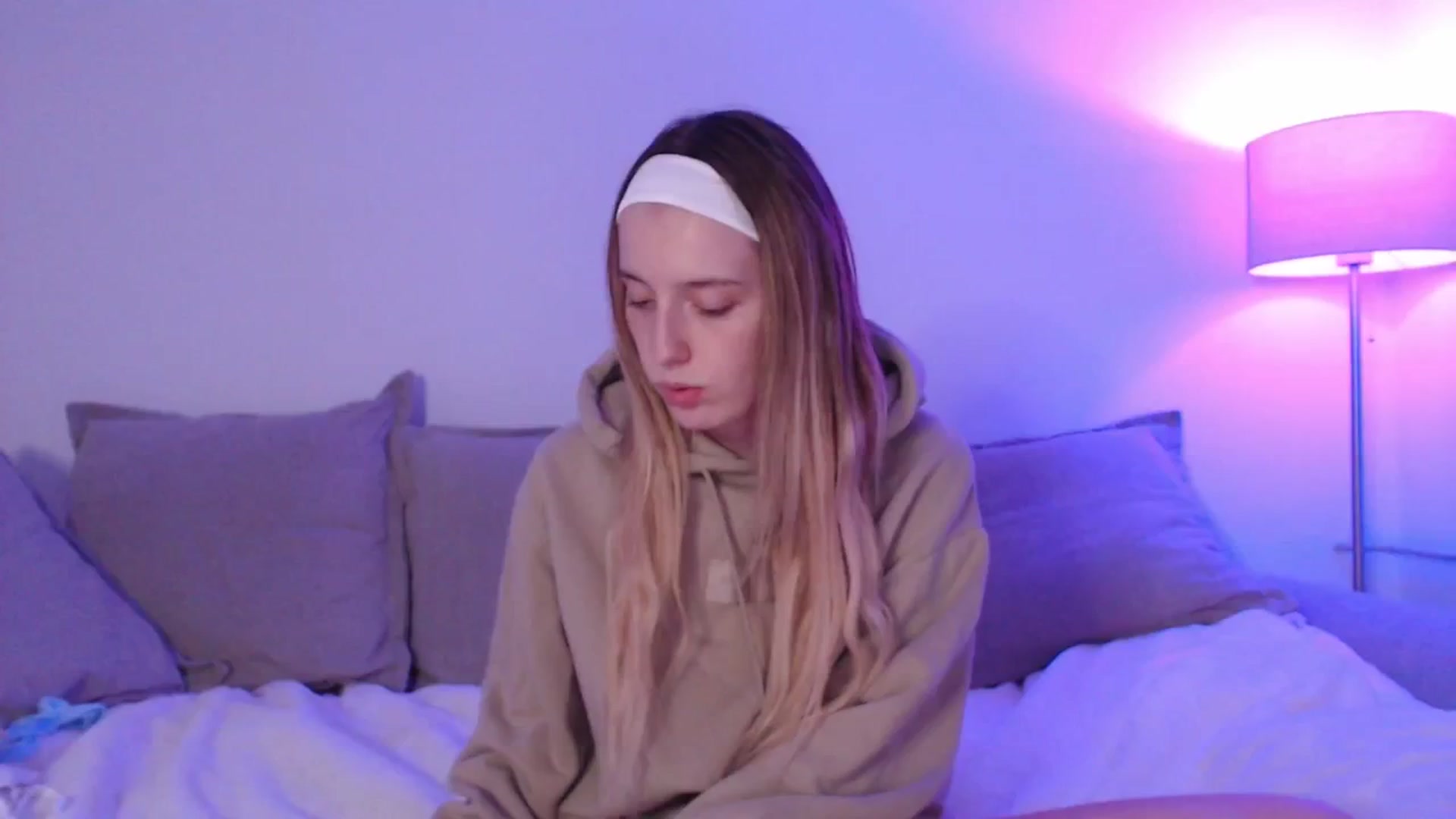 Gallery image thumbnail from Elenaxkiss's myfreecams stream on, 09/07/2025, 22:05 image 16 of 20