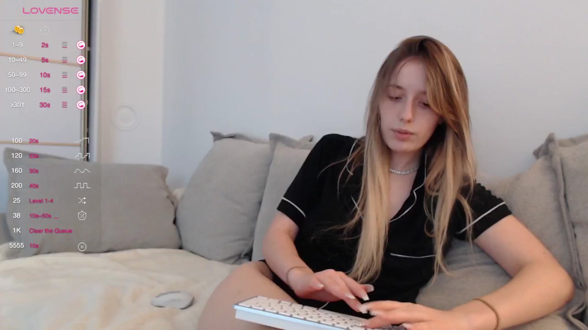 Gallery image thumbnail from Elenaxkiss's myfreecams stream on, 09/21/2025, 10:33 image 18 of 20