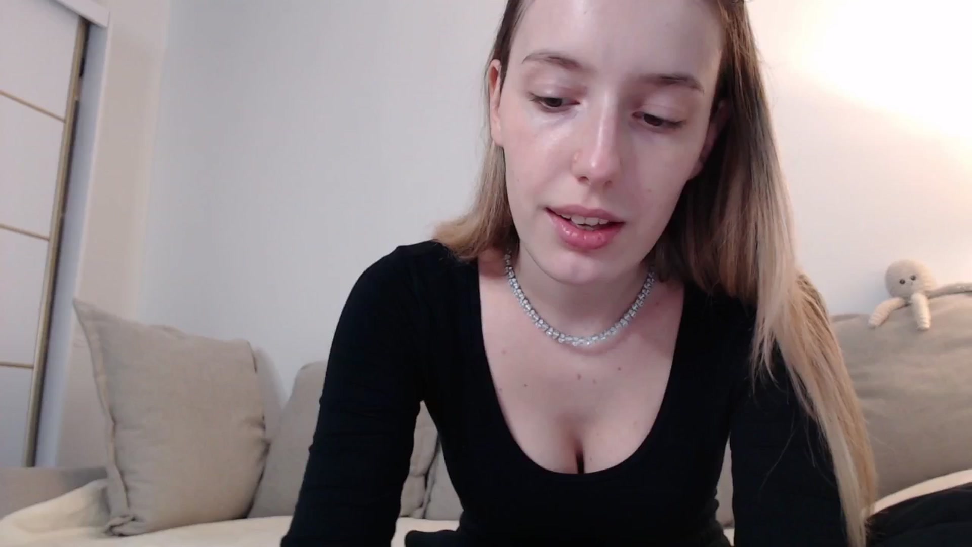 Gallery image thumbnail from Elenaxkiss's myfreecams stream on, 09/26/2025, 07:36 image 3 of 20