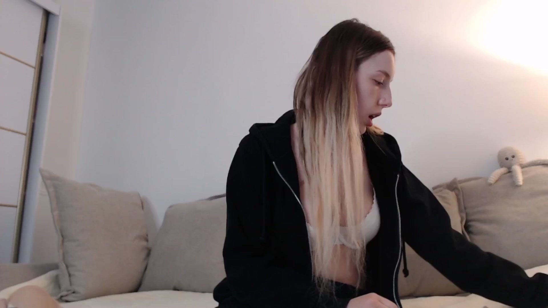 Gallery image thumbnail from Elenaxkiss's myfreecams stream on, 09/26/2025, 07:36 image 8 of 20