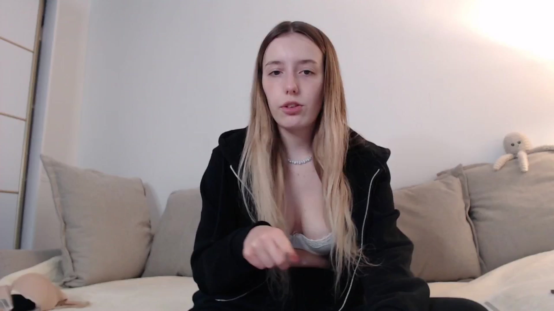 Gallery image thumbnail from Elenaxkiss's myfreecams stream on, 09/26/2025, 07:36 image 16 of 20