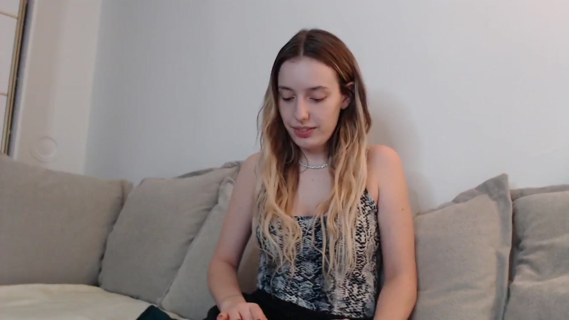 Gallery image thumbnail from Elenaxkiss's myfreecams stream on, 09/26/2025, 19:20 image 2 of 20