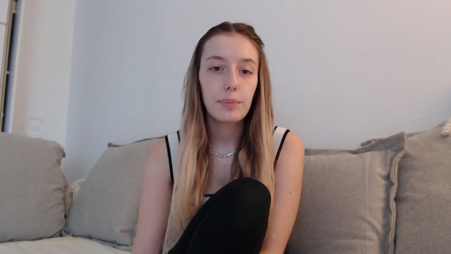 Gallery image thumbnail from Elenaxkiss's myfreecams stream on, 09/27/2025, 10:31 image 16 of 20
