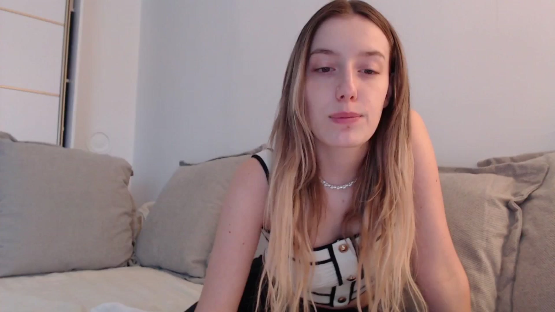 Gallery image thumbnail from Elenaxkiss's myfreecams stream on, 09/27/2025, 10:31 image 5 of 20