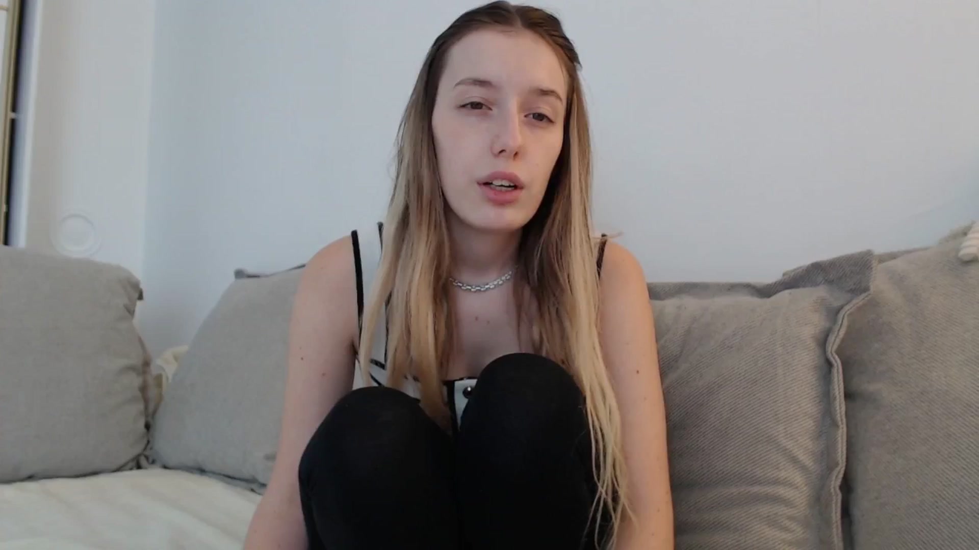 Gallery image thumbnail from Elenaxkiss's myfreecams stream on, 09/27/2025, 10:31 image 19 of 20