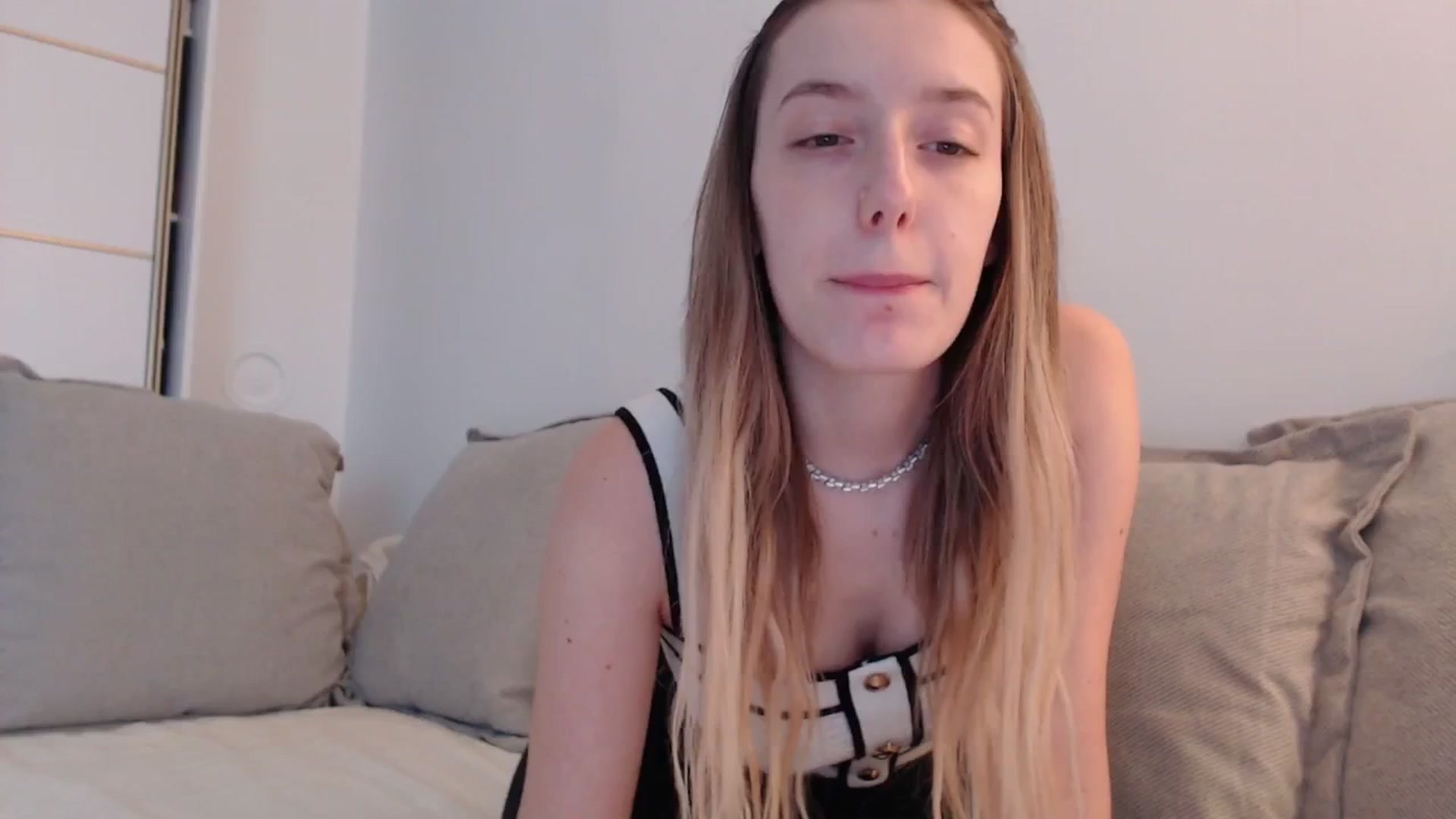 Gallery image thumbnail from Elenaxkiss's myfreecams stream on, 09/27/2025, 10:31 image 6 of 20