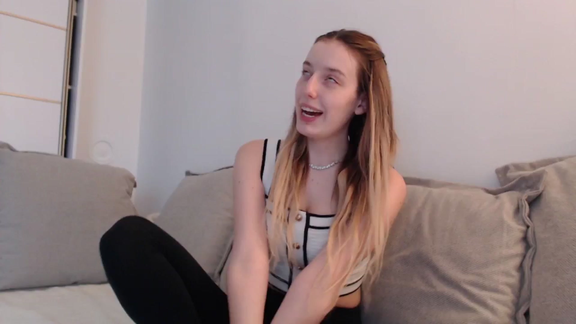 Gallery image thumbnail from Elenaxkiss's myfreecams stream on, 09/27/2025, 10:31 image 8 of 20
