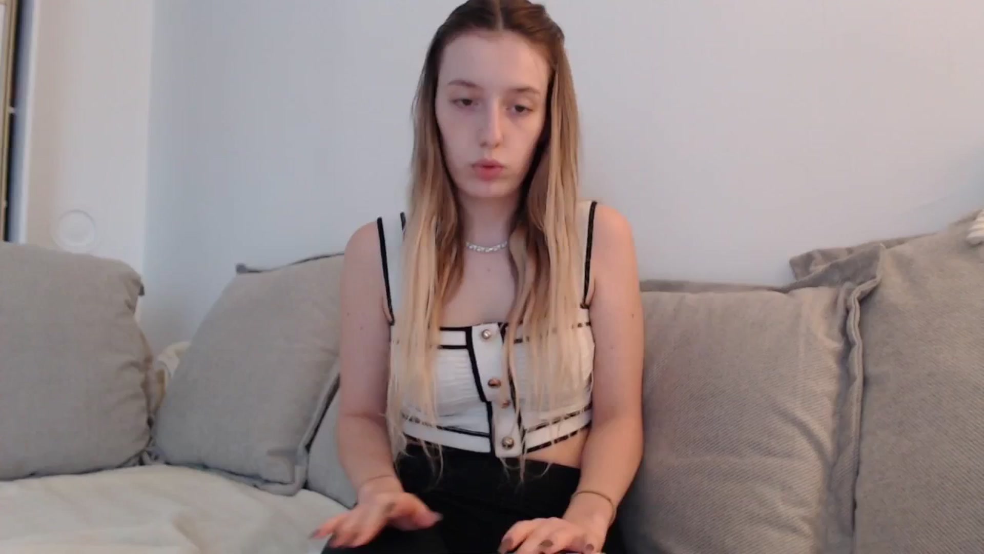 Gallery image thumbnail from Elenaxkiss's myfreecams stream on, 09/27/2025, 10:31 image 14 of 20
